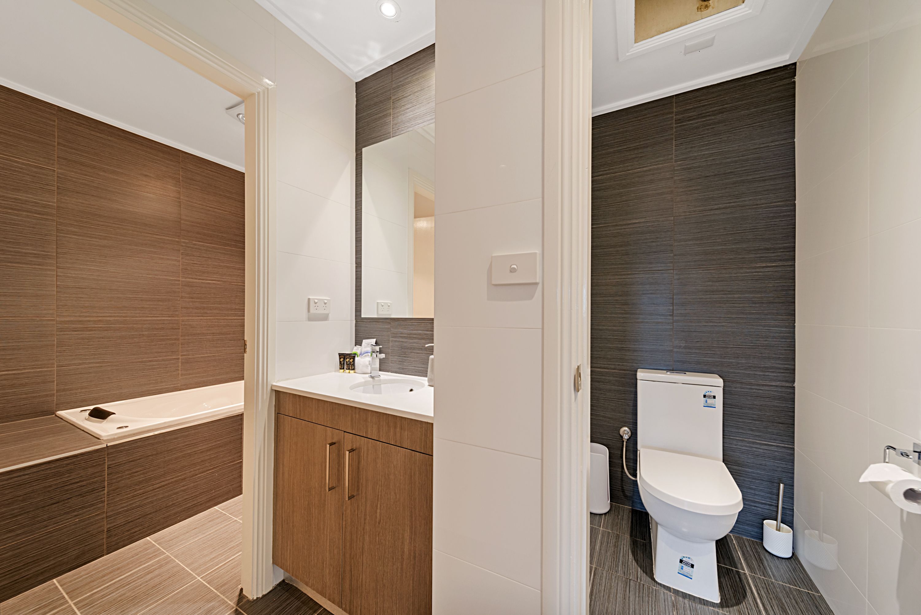 Carlton Suites