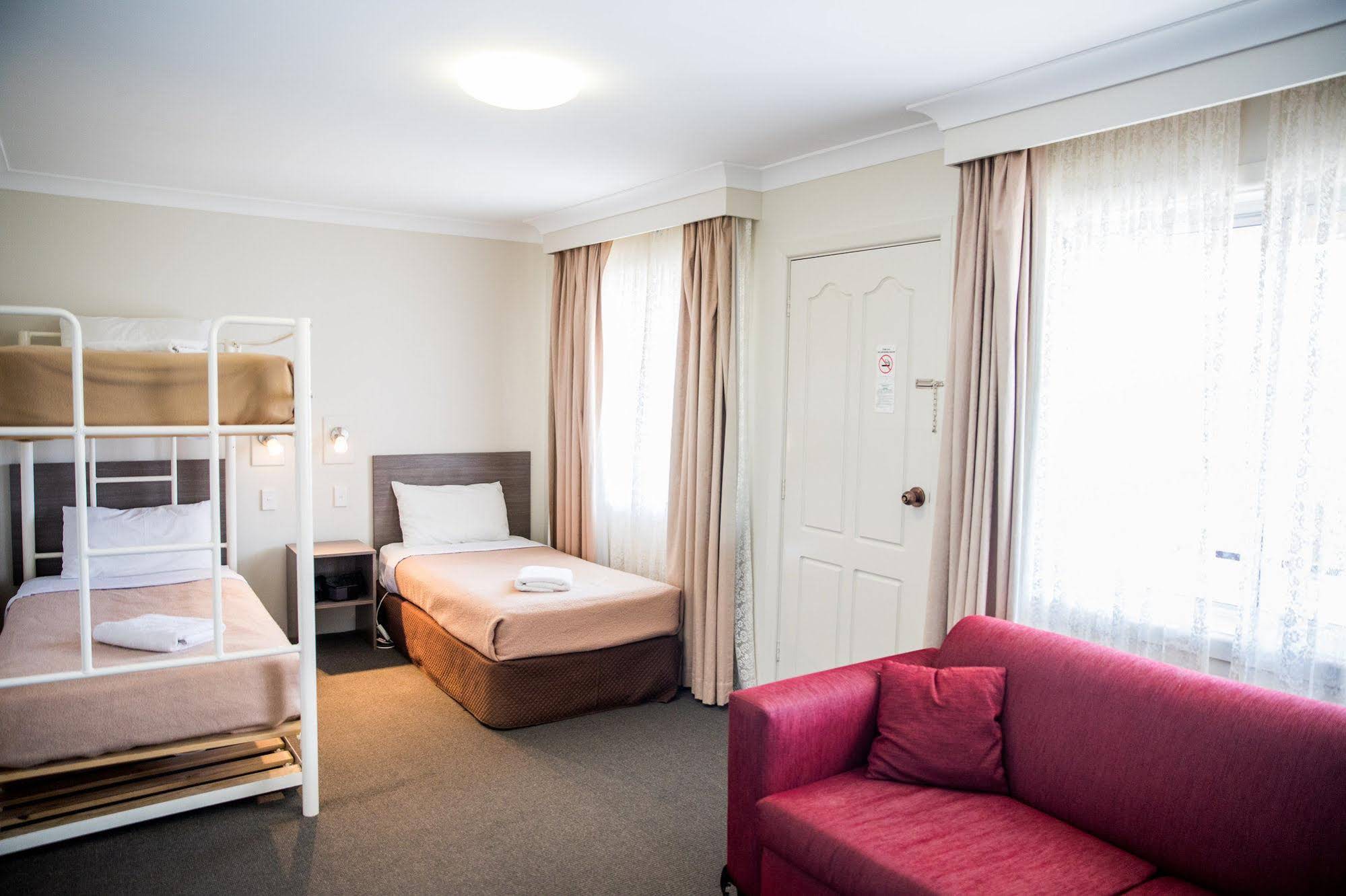 Lilac City Motor Inn