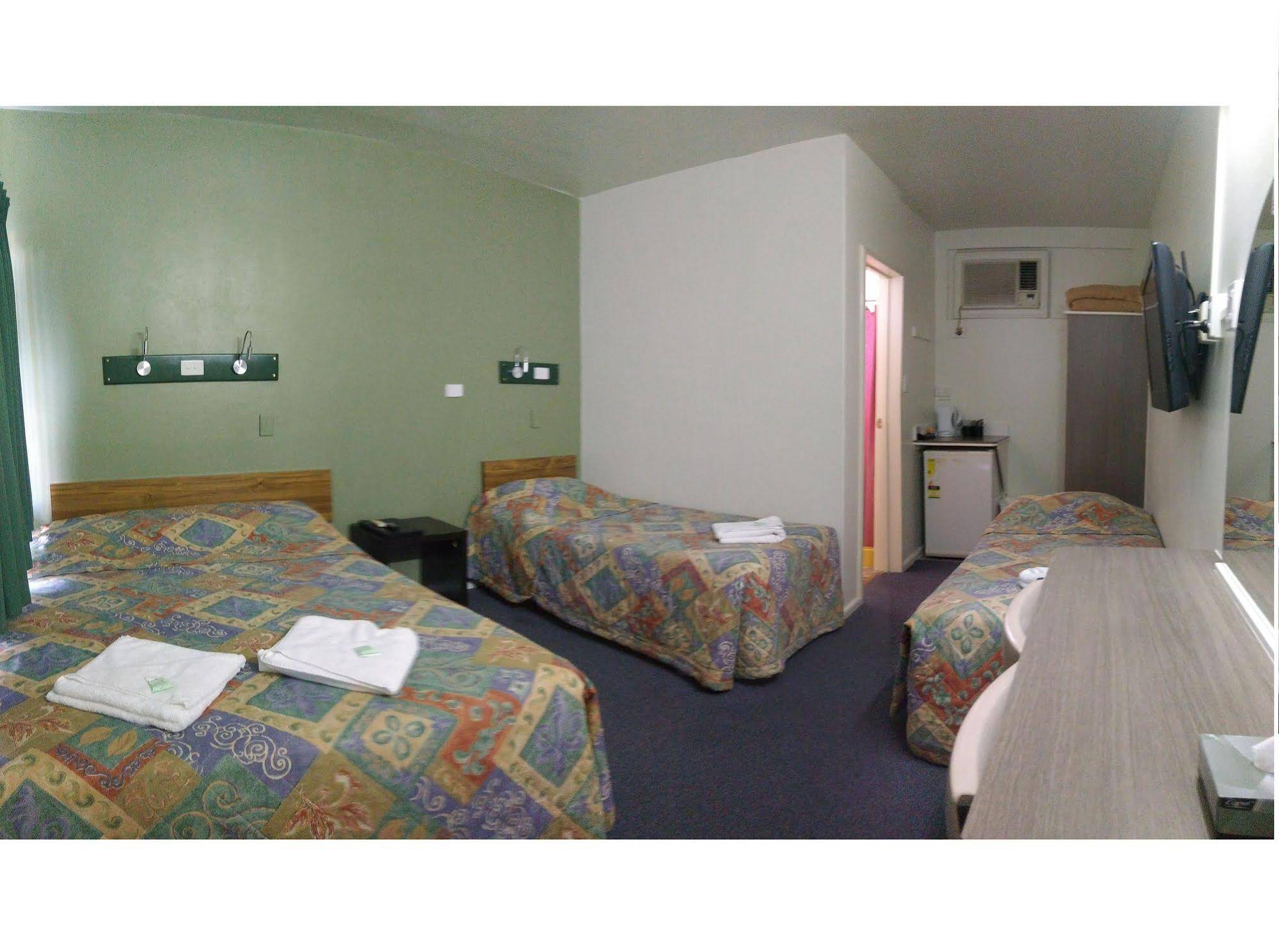 Hi-Way Motel
