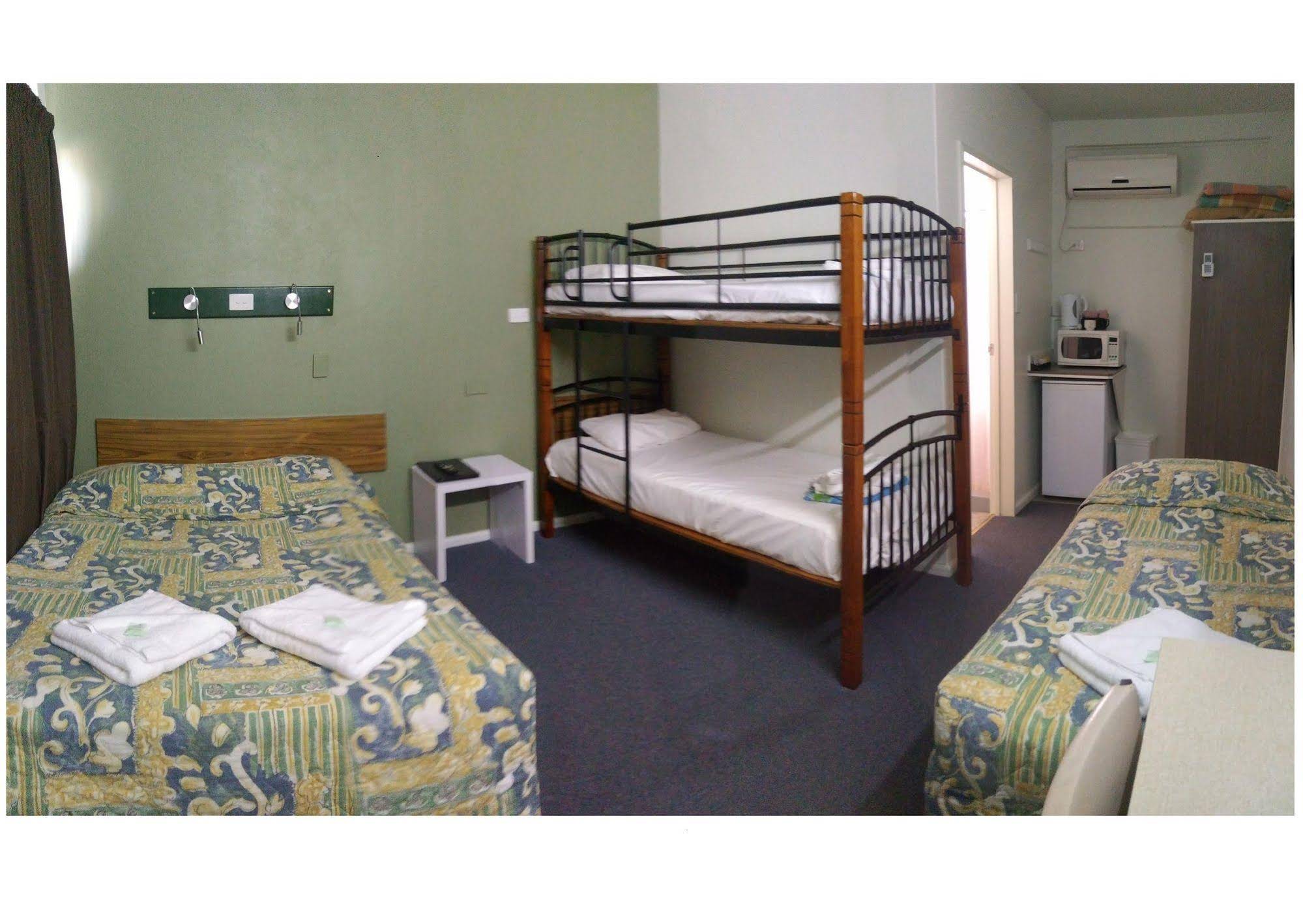 Hi-Way Motel