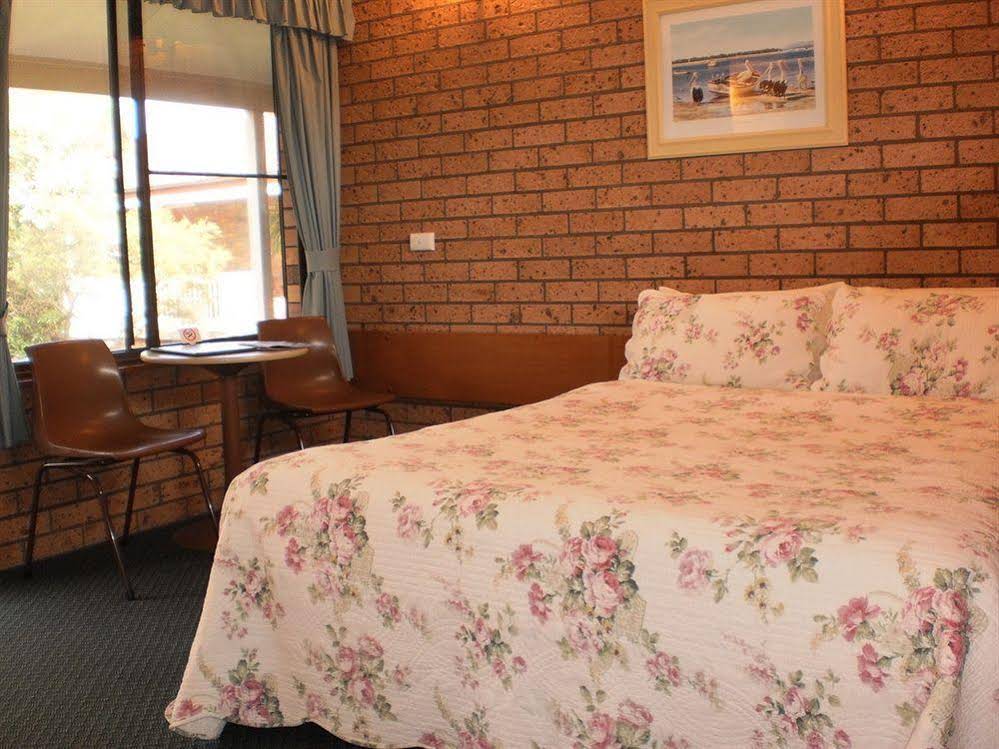 Anchor Bay Motel
