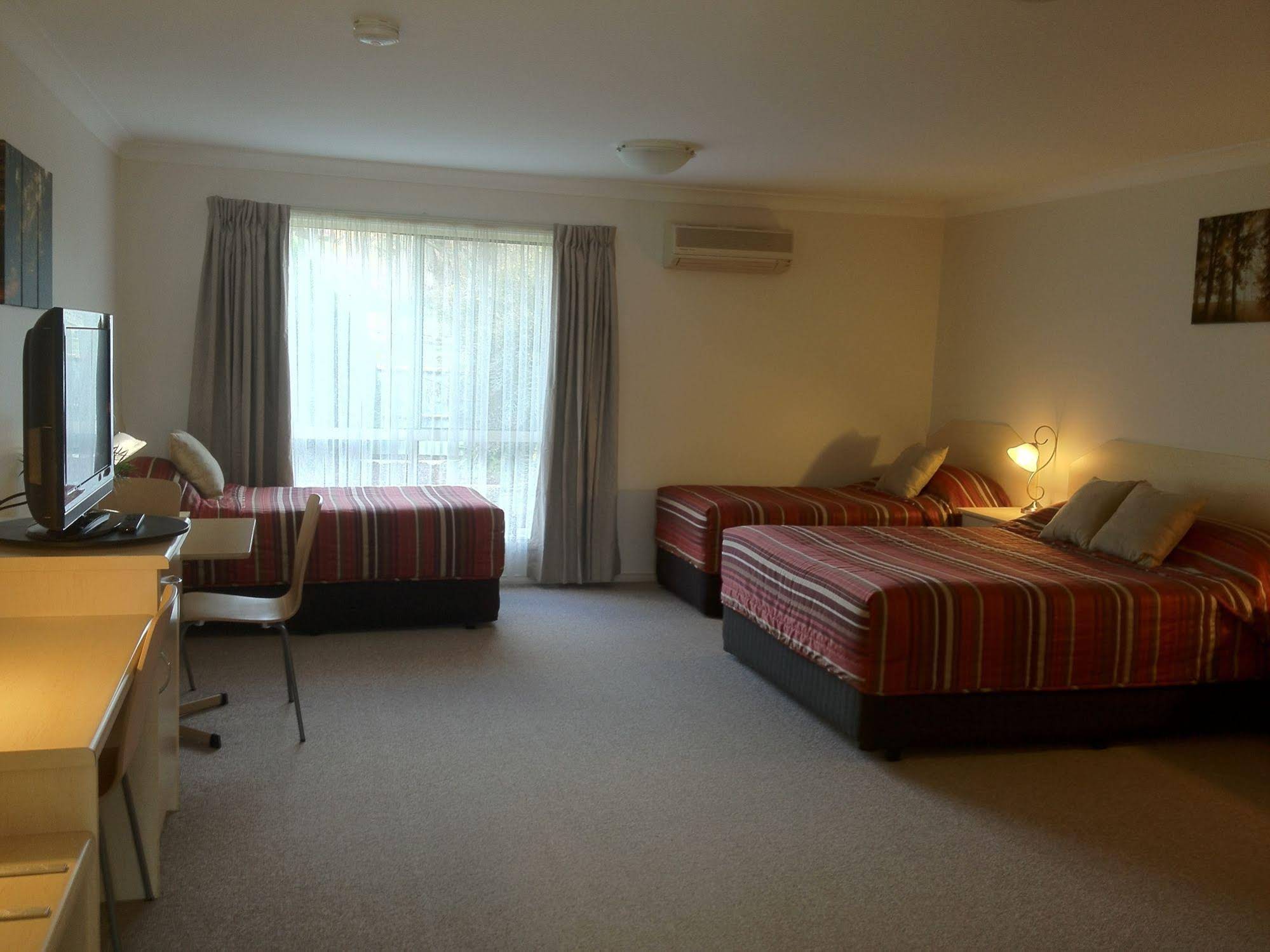 Tuckerbox Motor Inn
