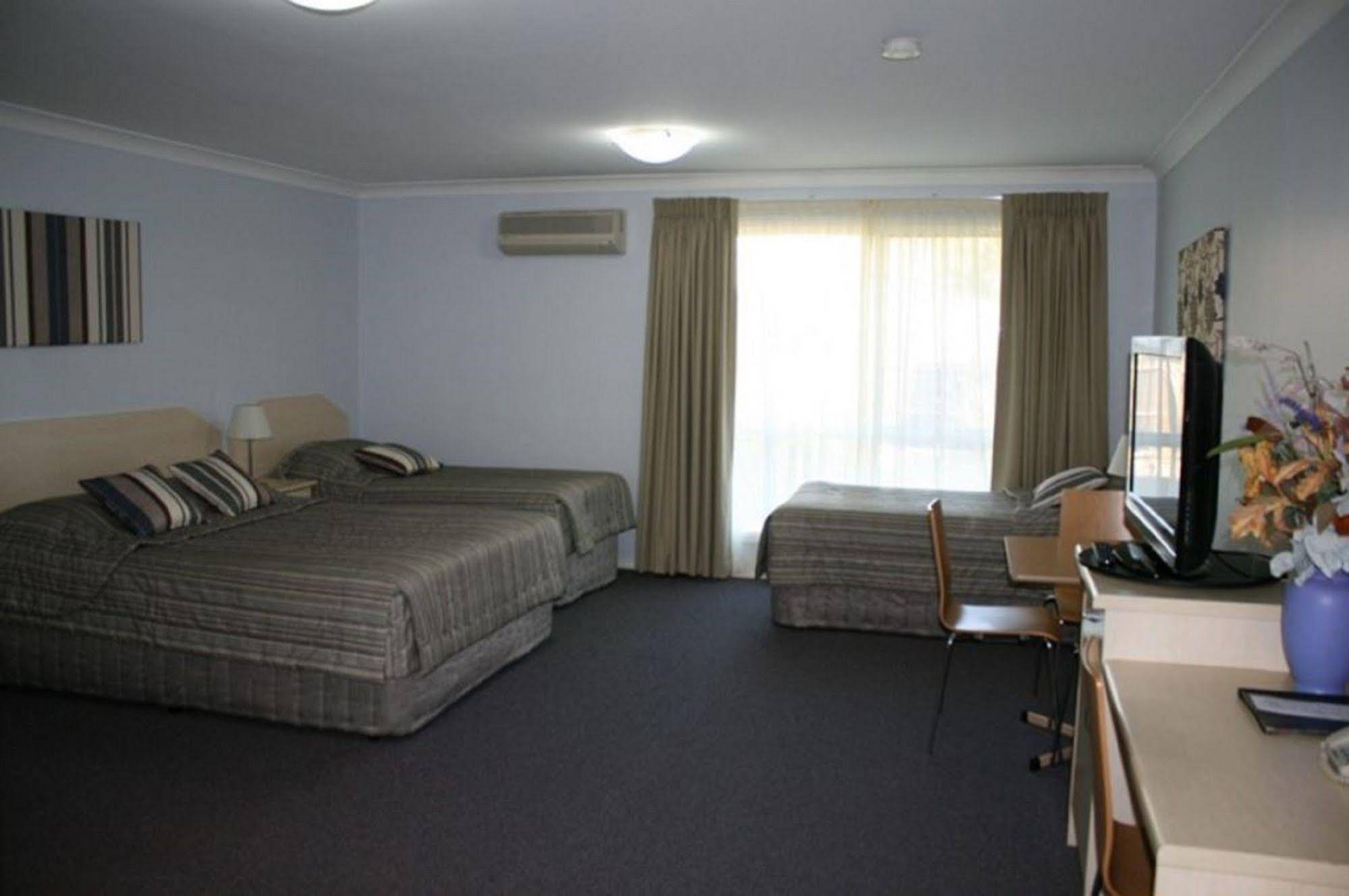 Tuckerbox Motor Inn