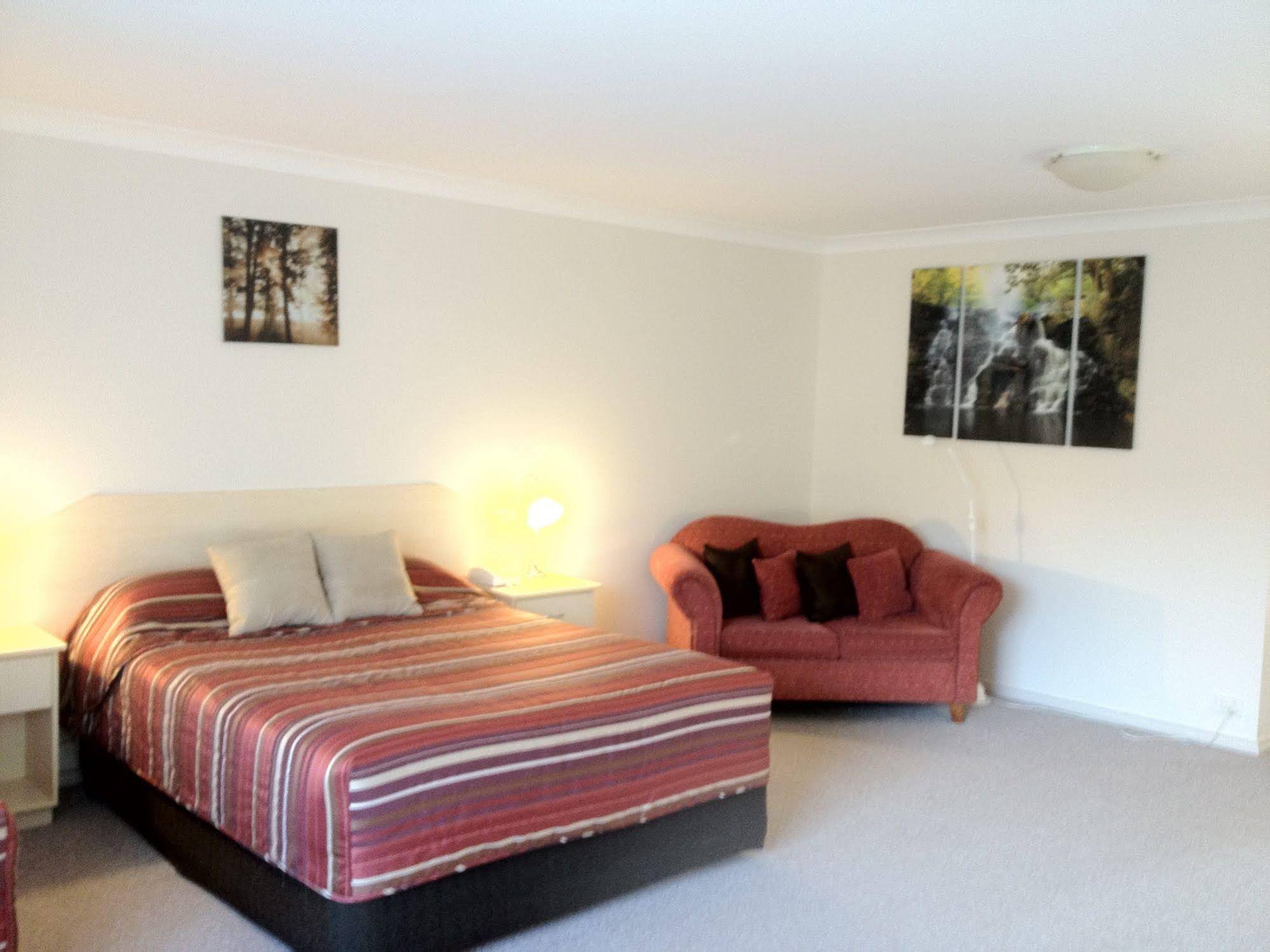 Tuckerbox Motor Inn
