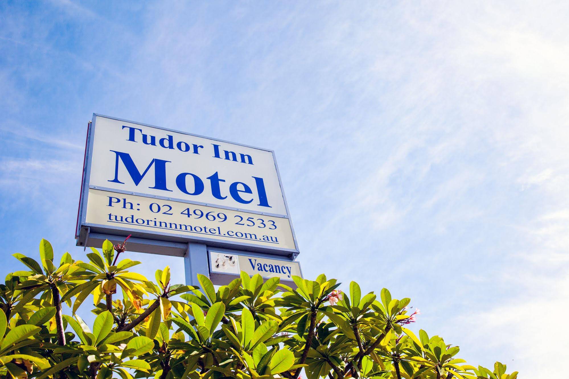 Tudor Inn Motel