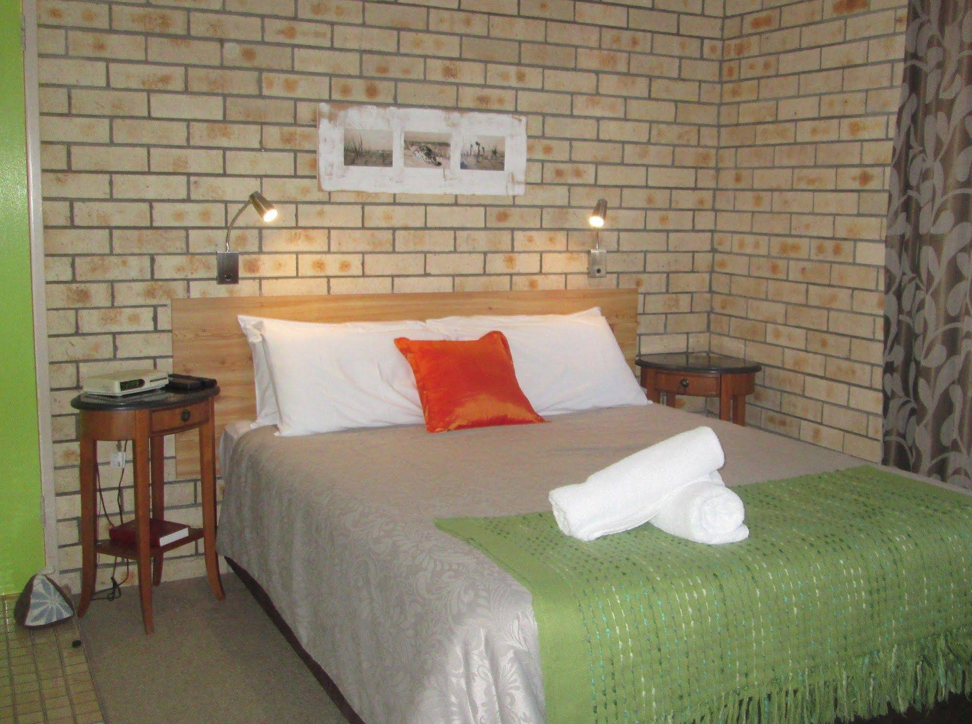 Hawks Nest Motel
