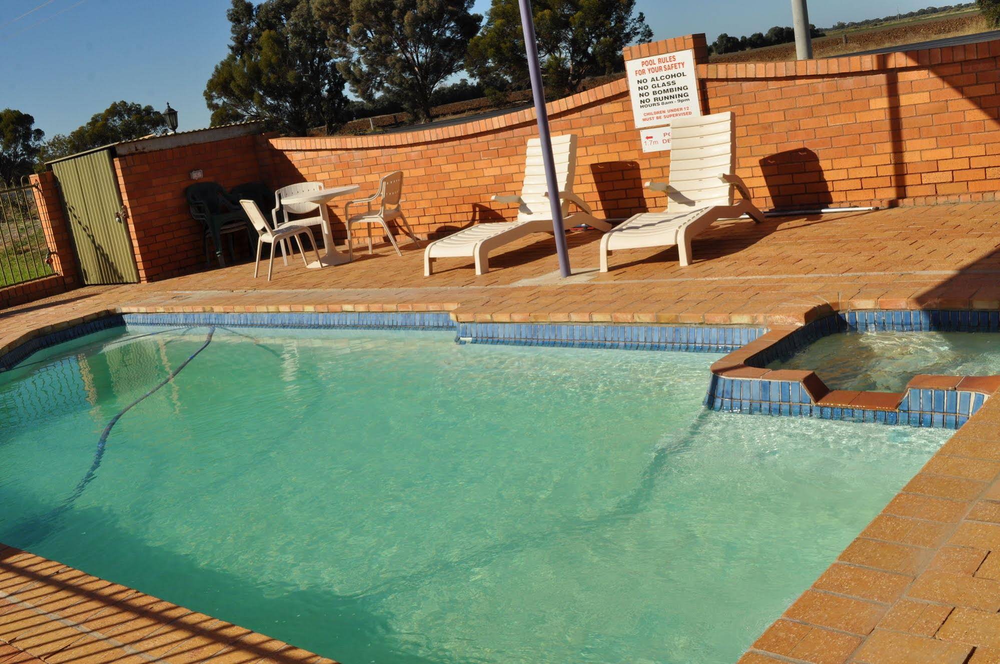 Bishop's Lodge Motor Inn