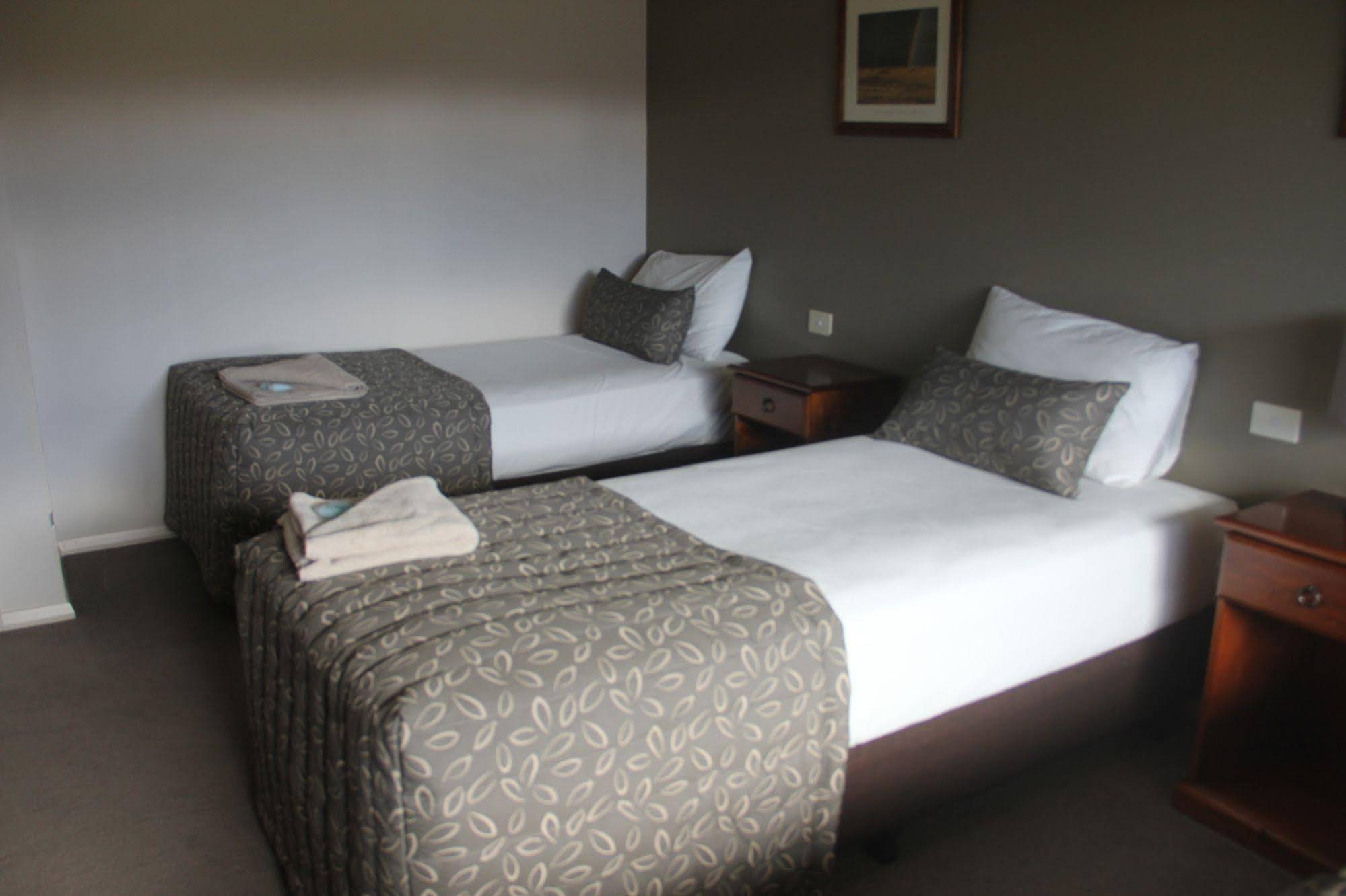 Saltbush Motor Inn