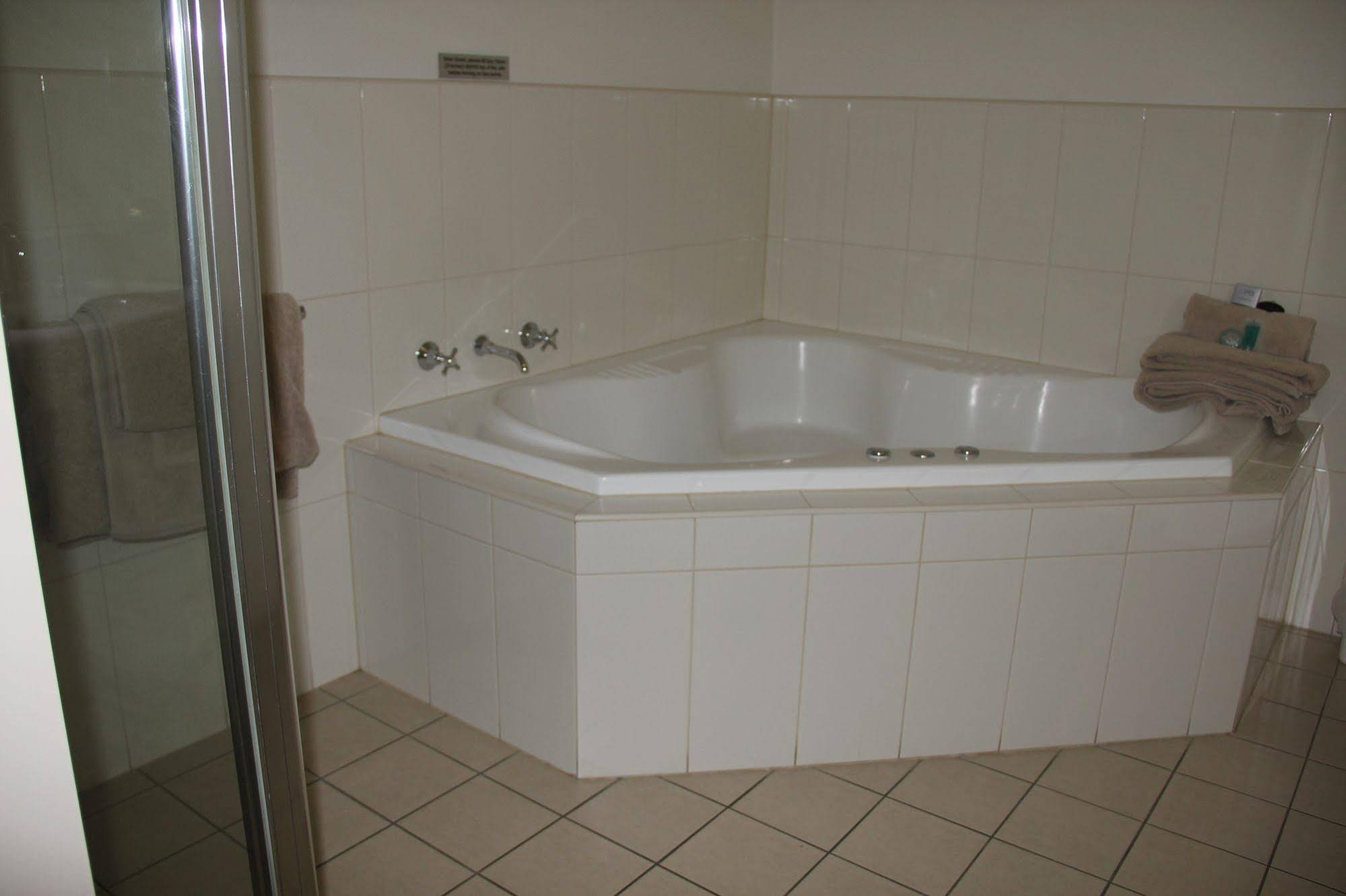 Saltbush Motor Inn