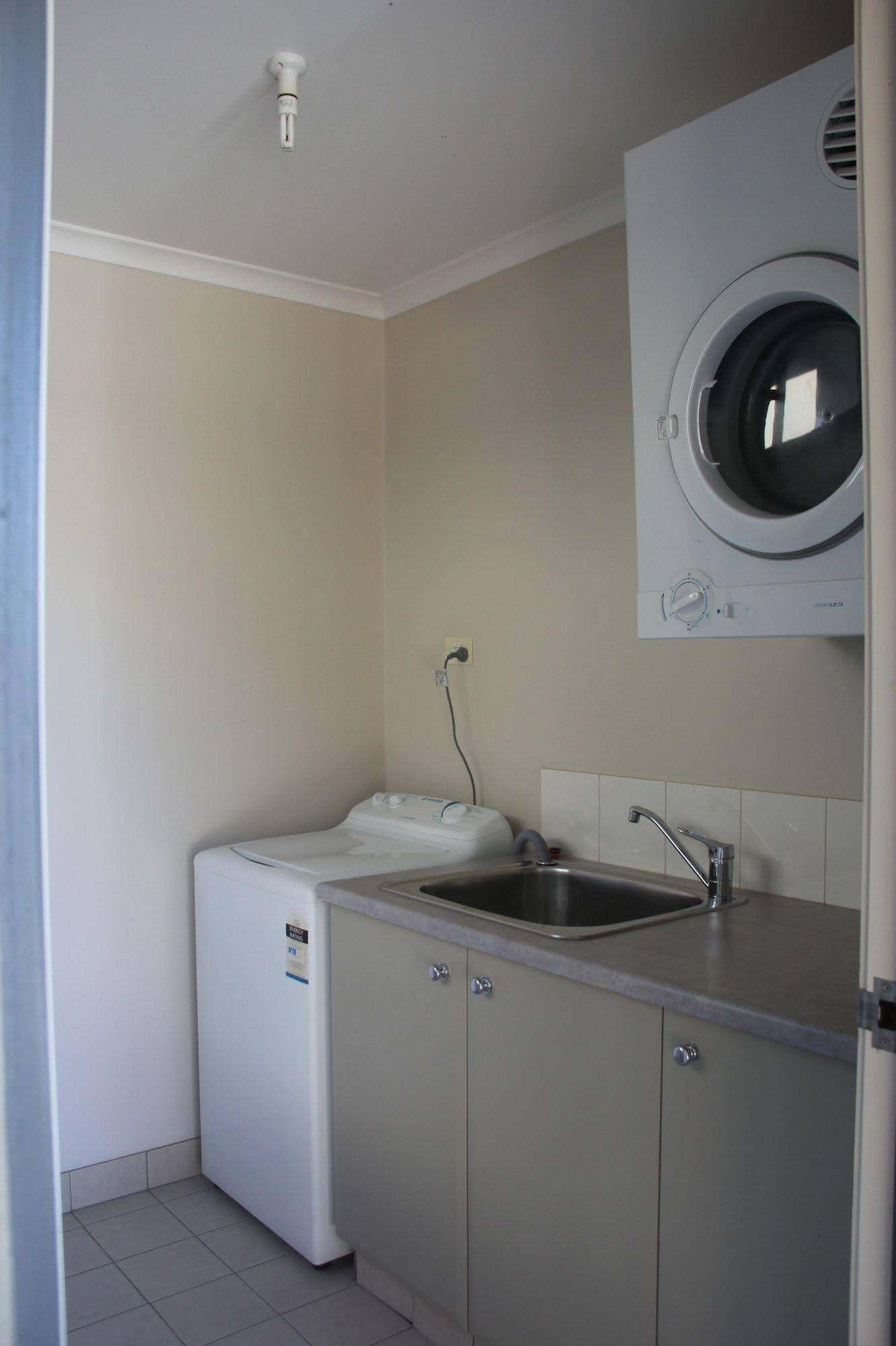 Saltbush Motor Inn
