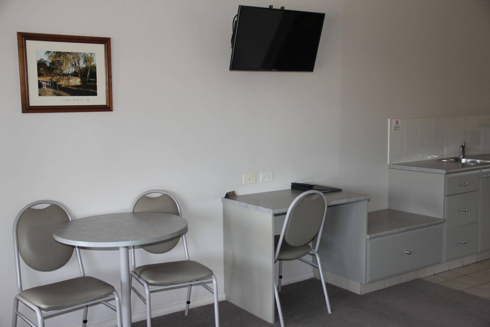 Saltbush Motor Inn