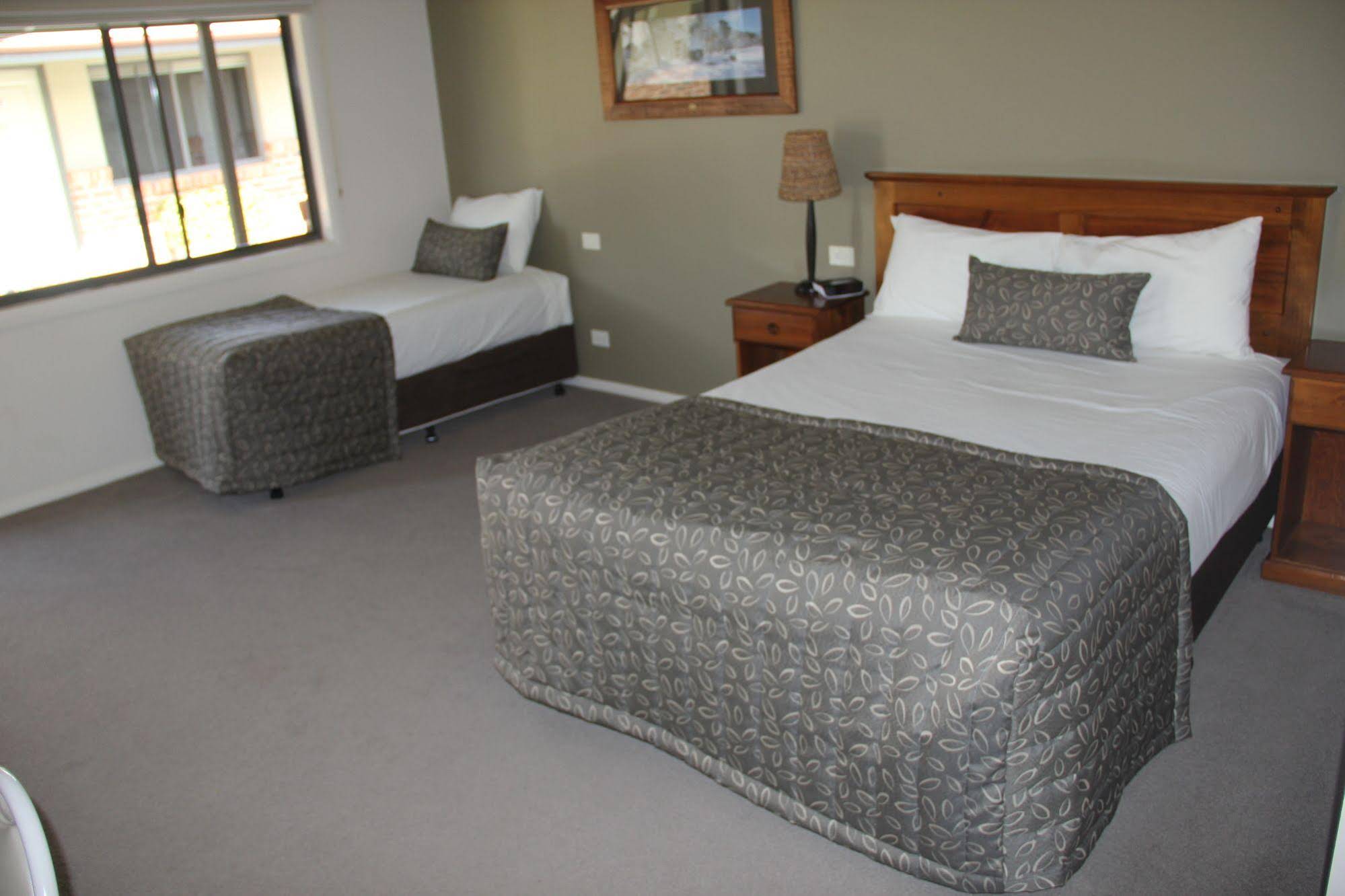 Saltbush Motor Inn