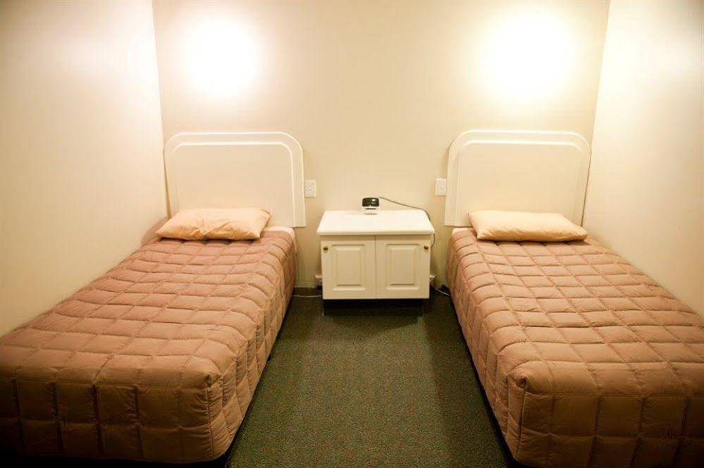 Cousins Motor Inn