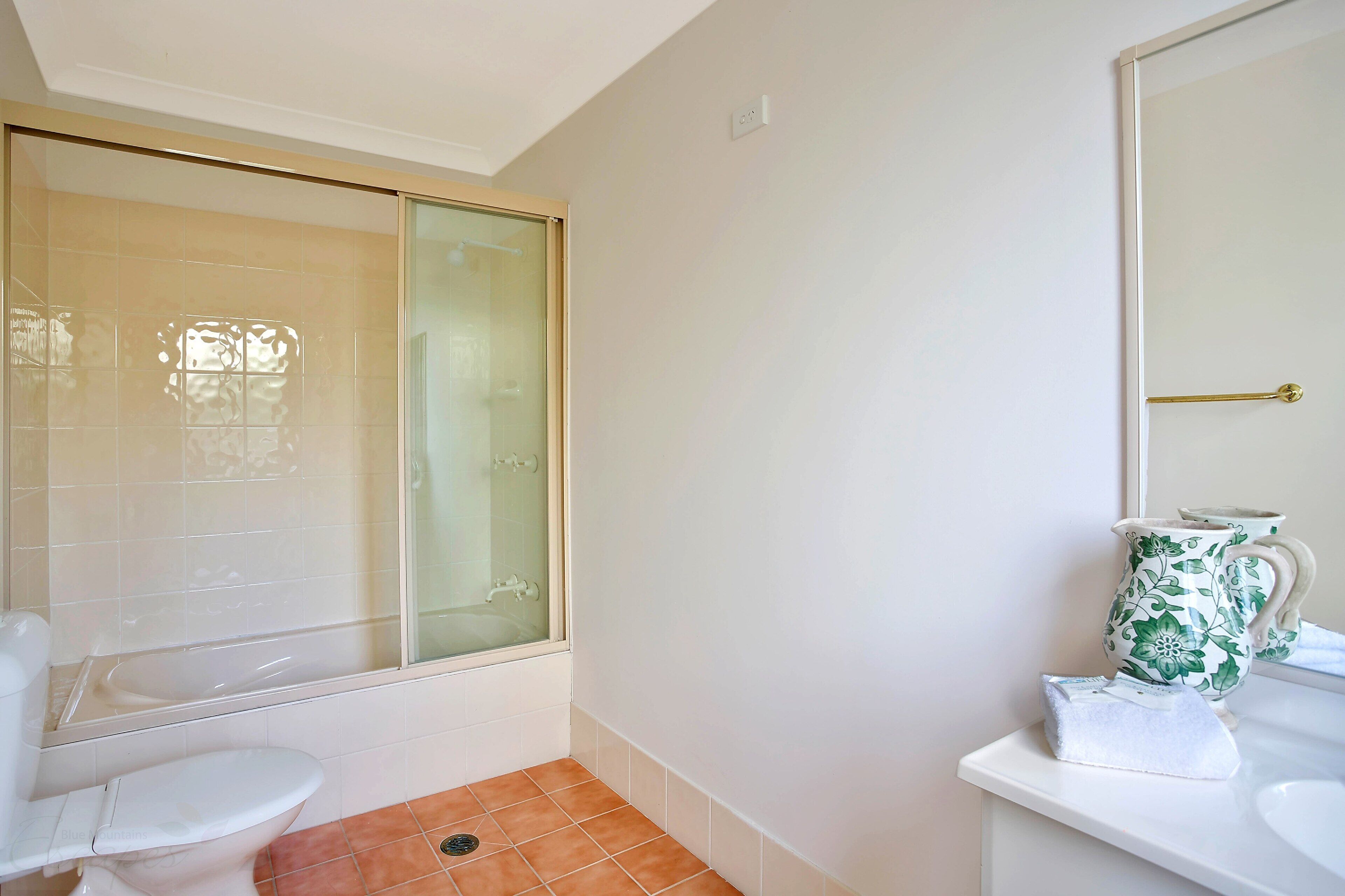 Narrow Neck Lodge