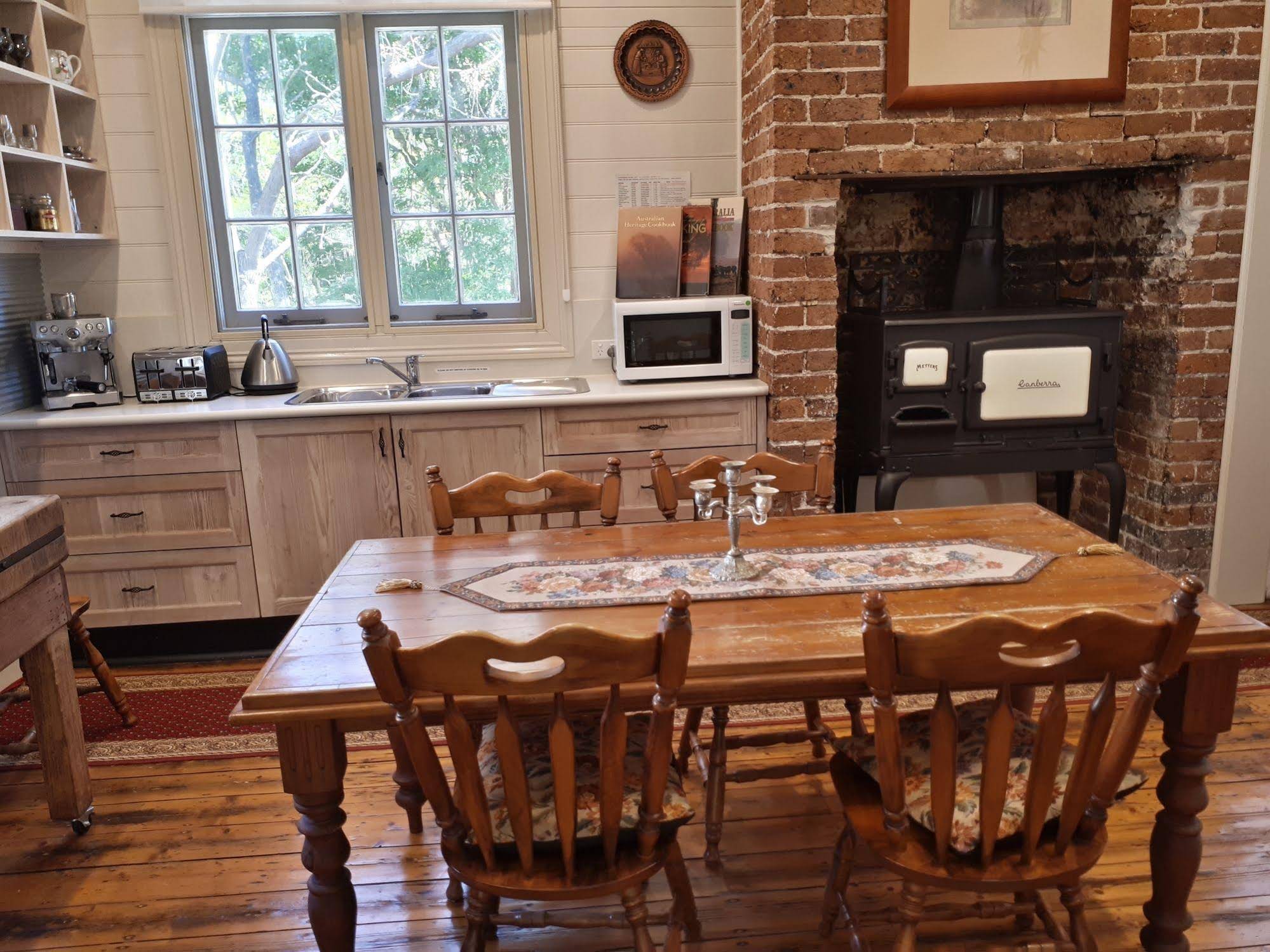 Plynlimmon - The 1860 Heritage Cottage at Kurrajong