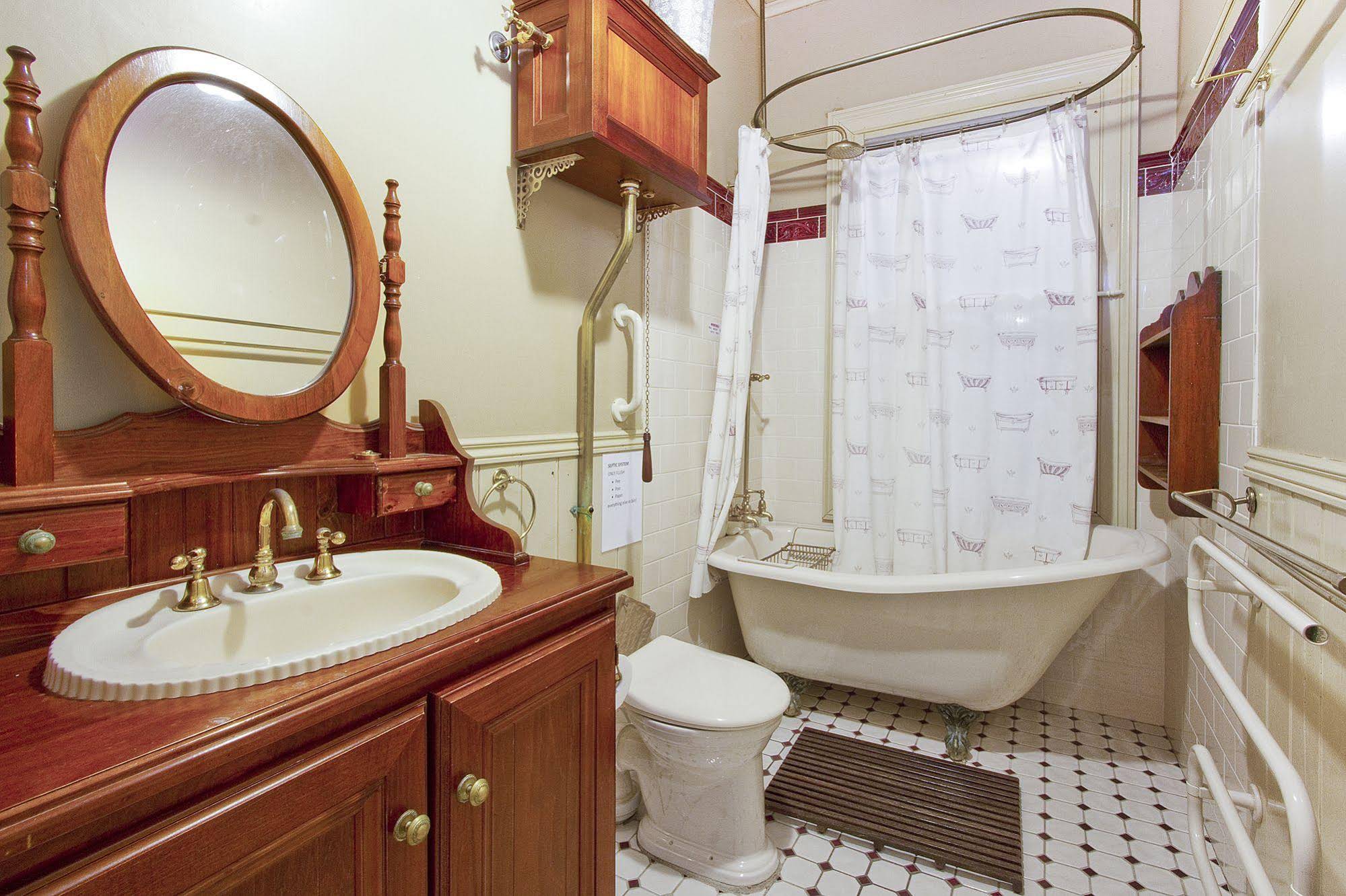 Plynlimmon - The 1860 Heritage Cottage at Kurrajong