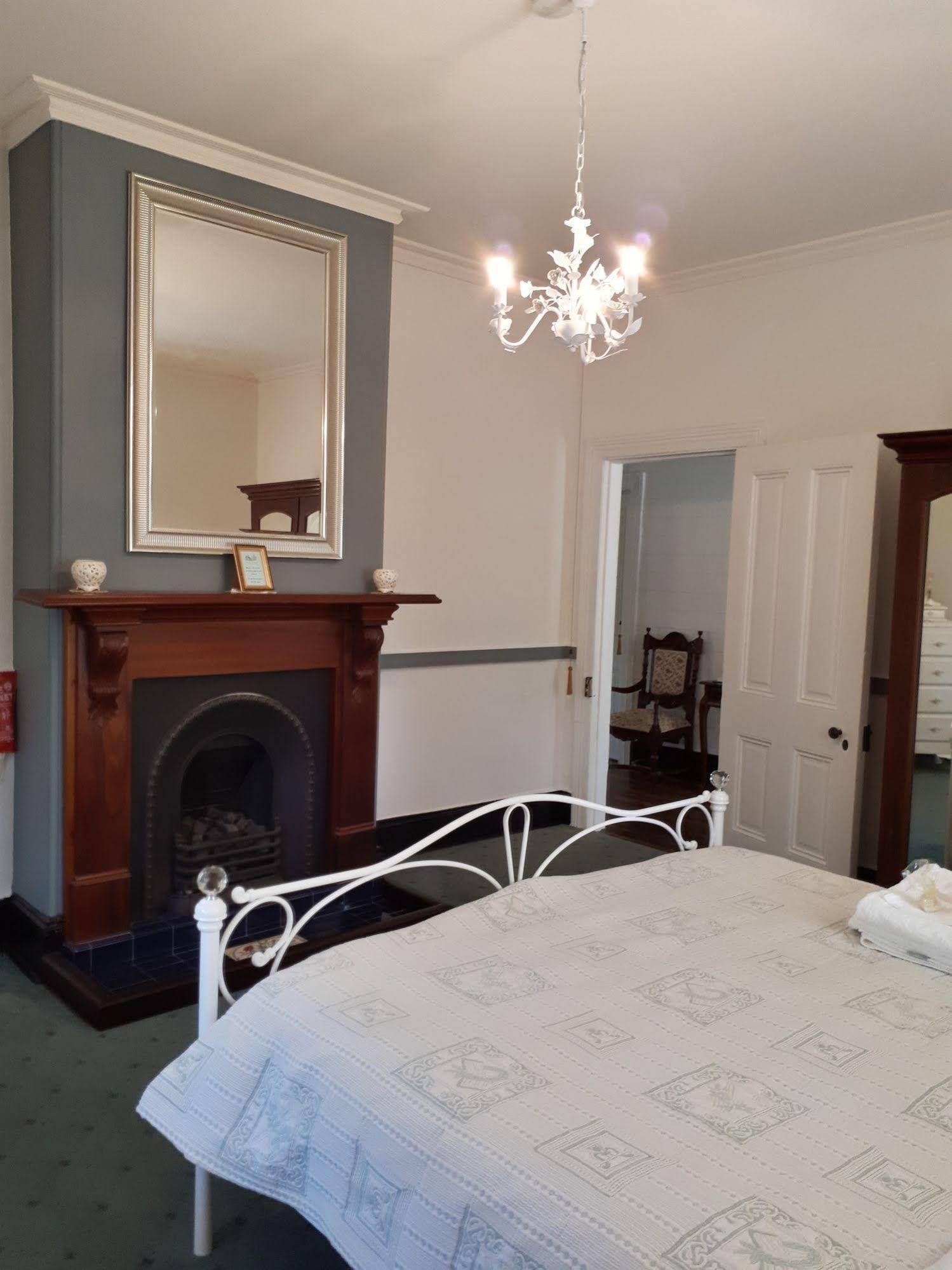 Plynlimmon - The 1860 Heritage Cottage at Kurrajong