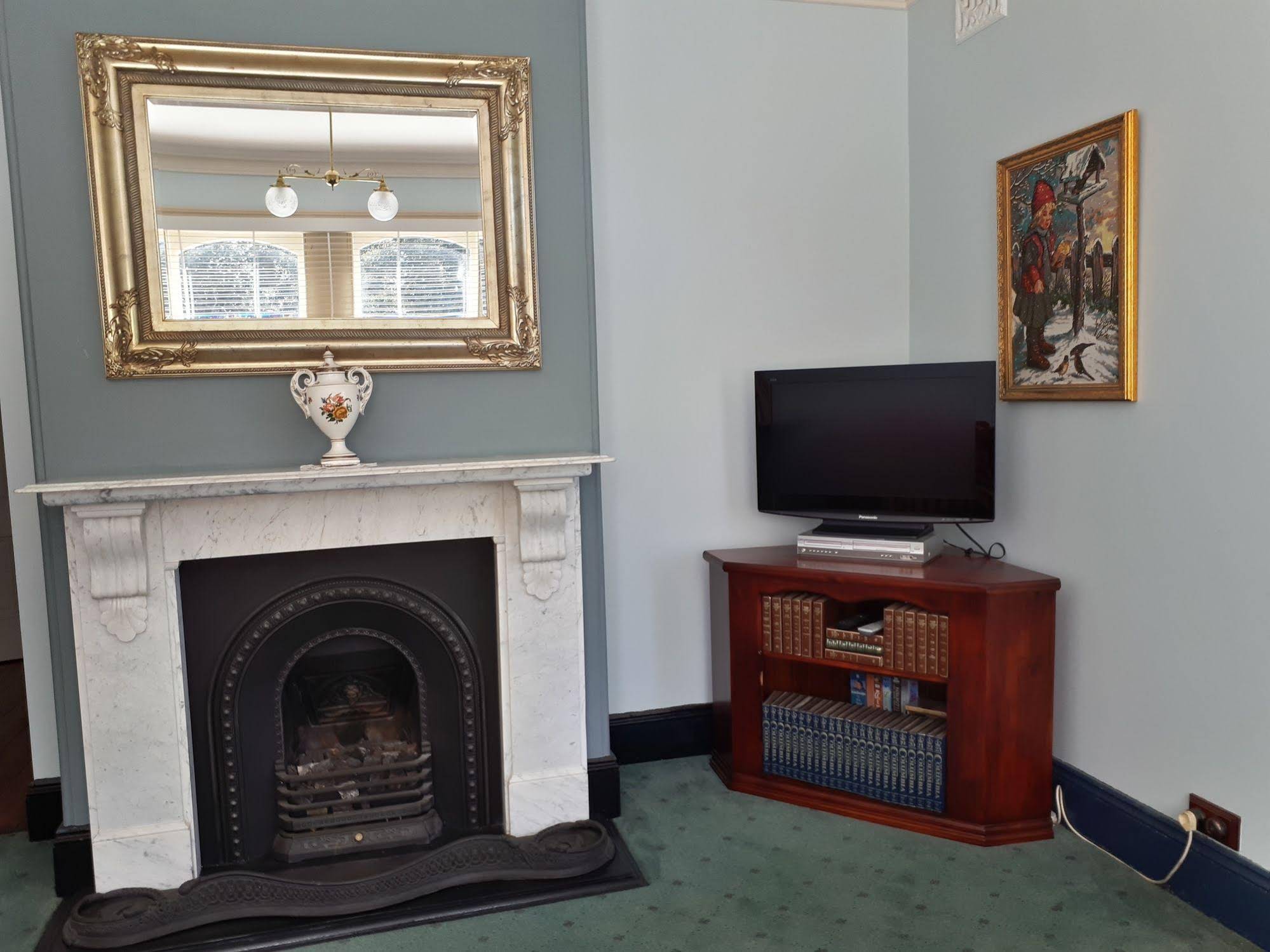 Plynlimmon - The 1860 Heritage Cottage at Kurrajong