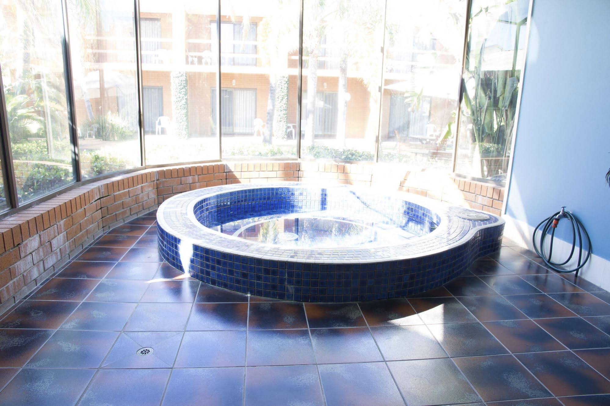 Crystal Fountain Motel