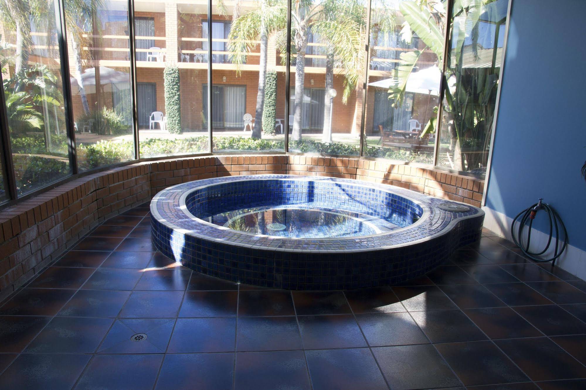 Crystal Fountain Motel