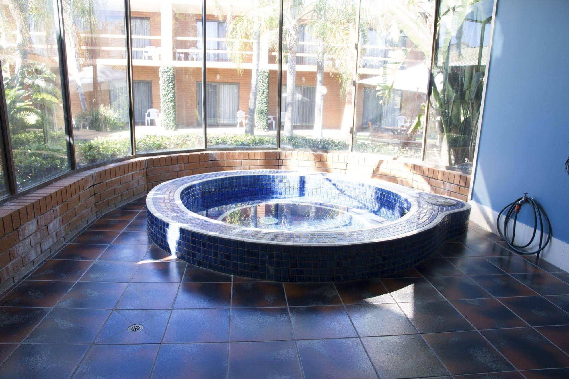 Crystal Fountain Motel