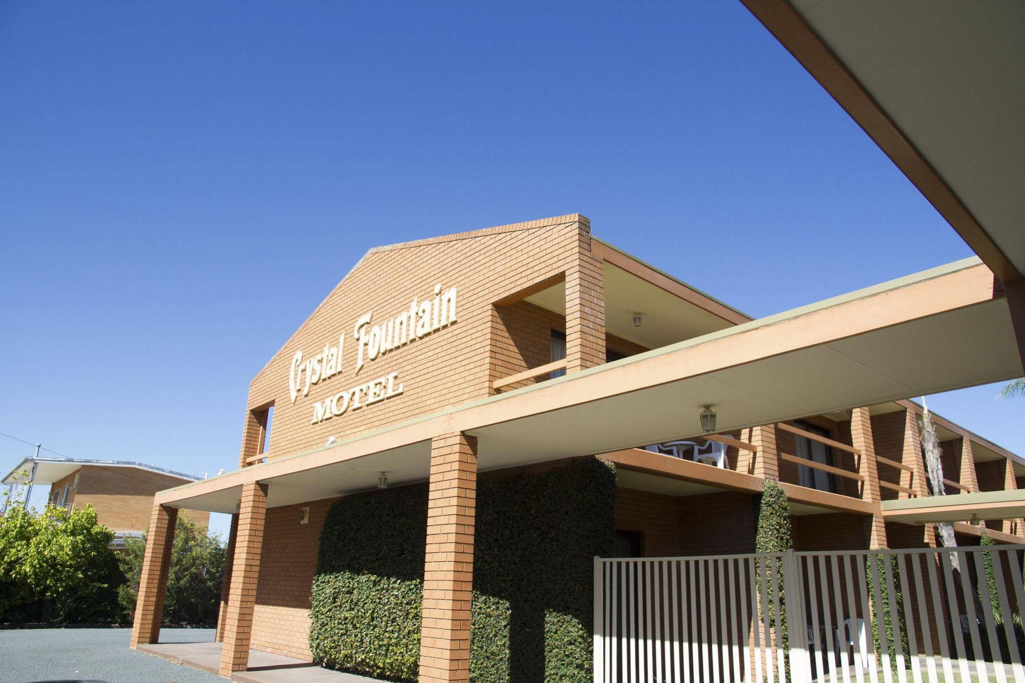 Crystal Fountain Motel