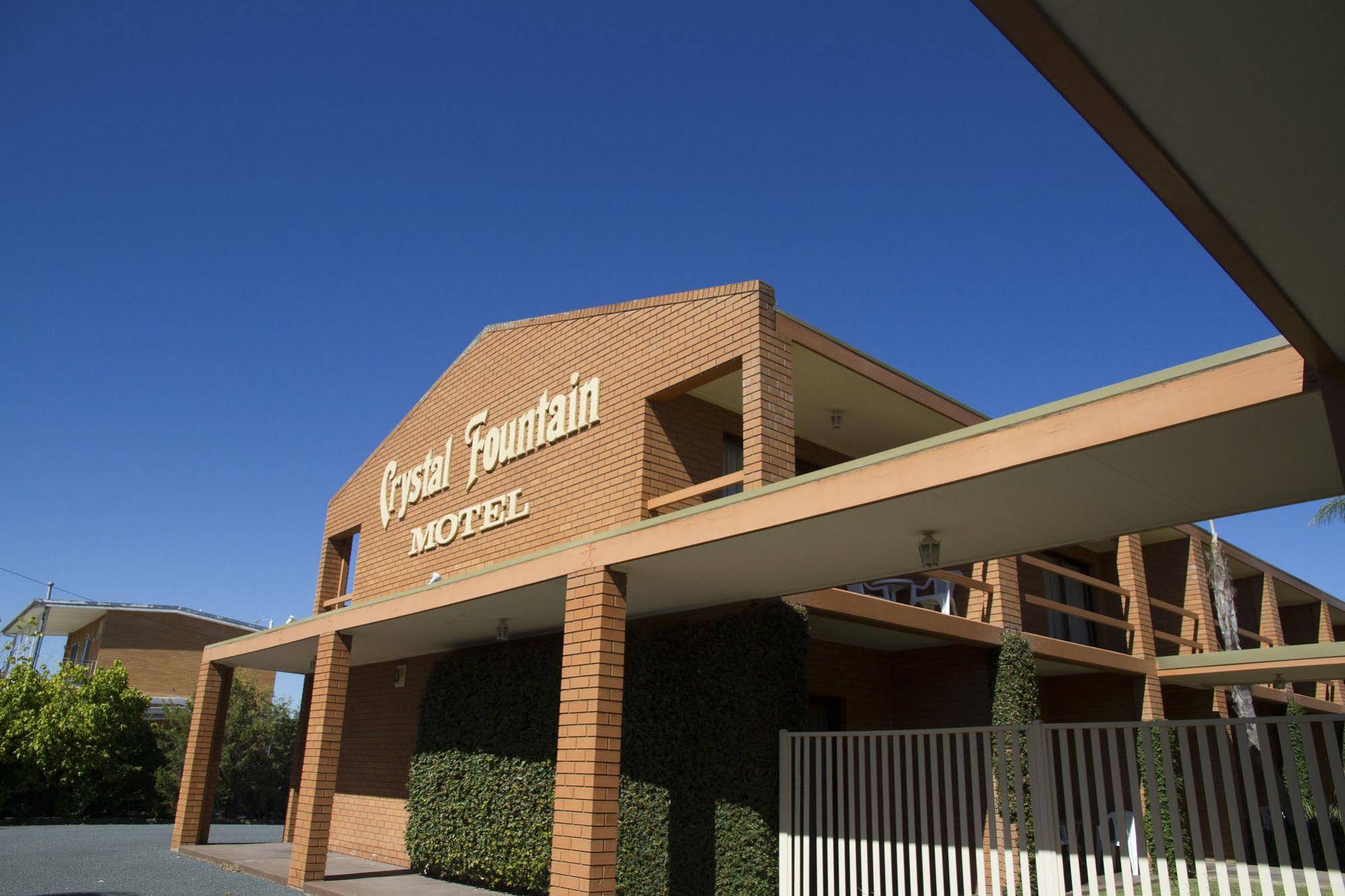 Crystal Fountain Motel