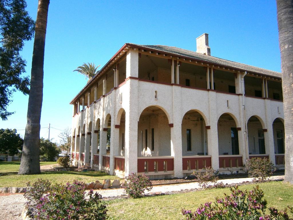 Historic Hydro Motor Inn