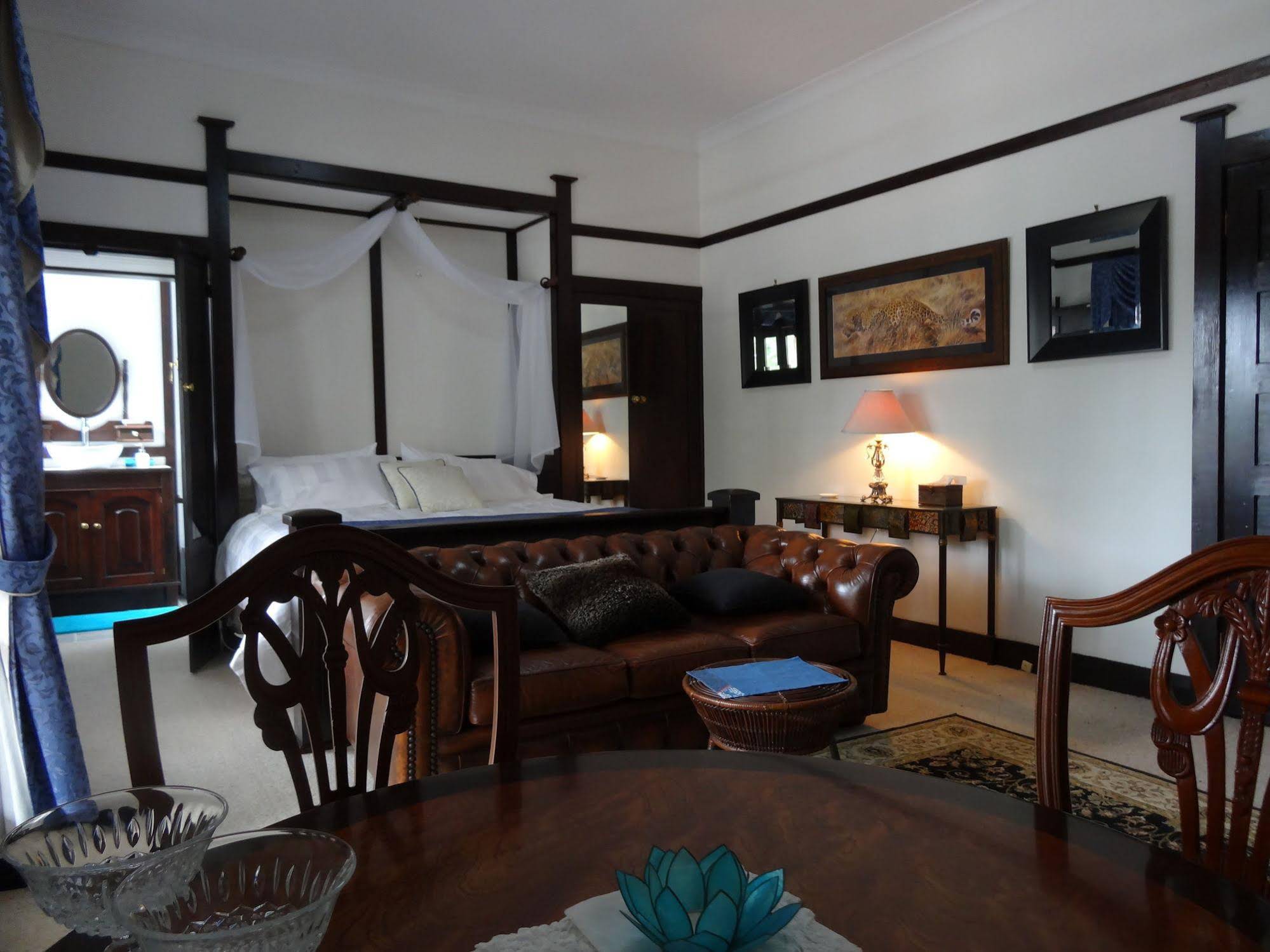 Corner Manor Leura
