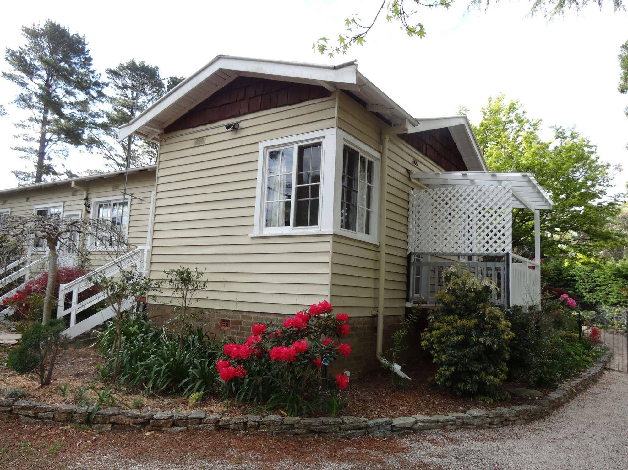 Corner Manor Leura