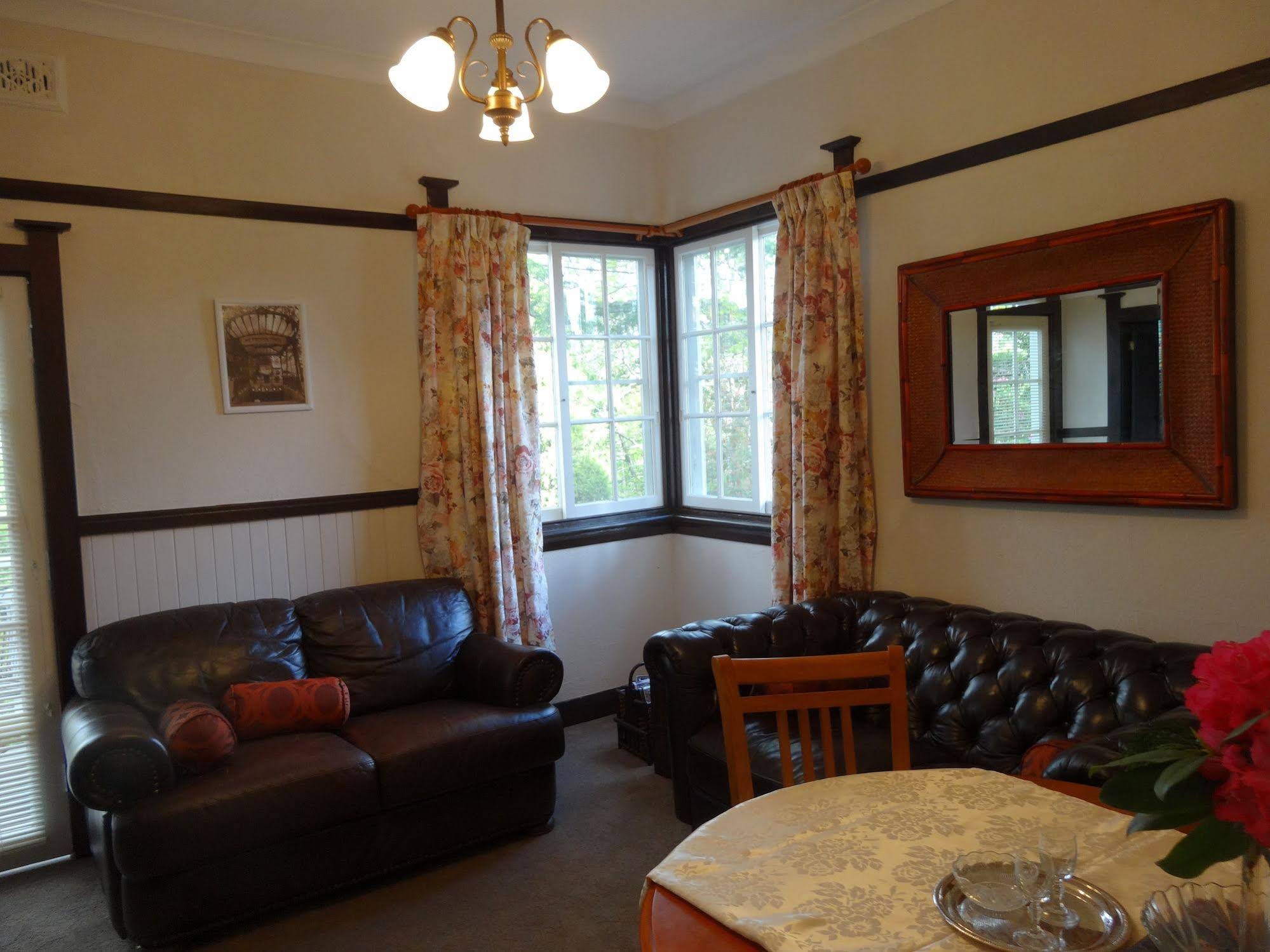 Corner Manor Leura