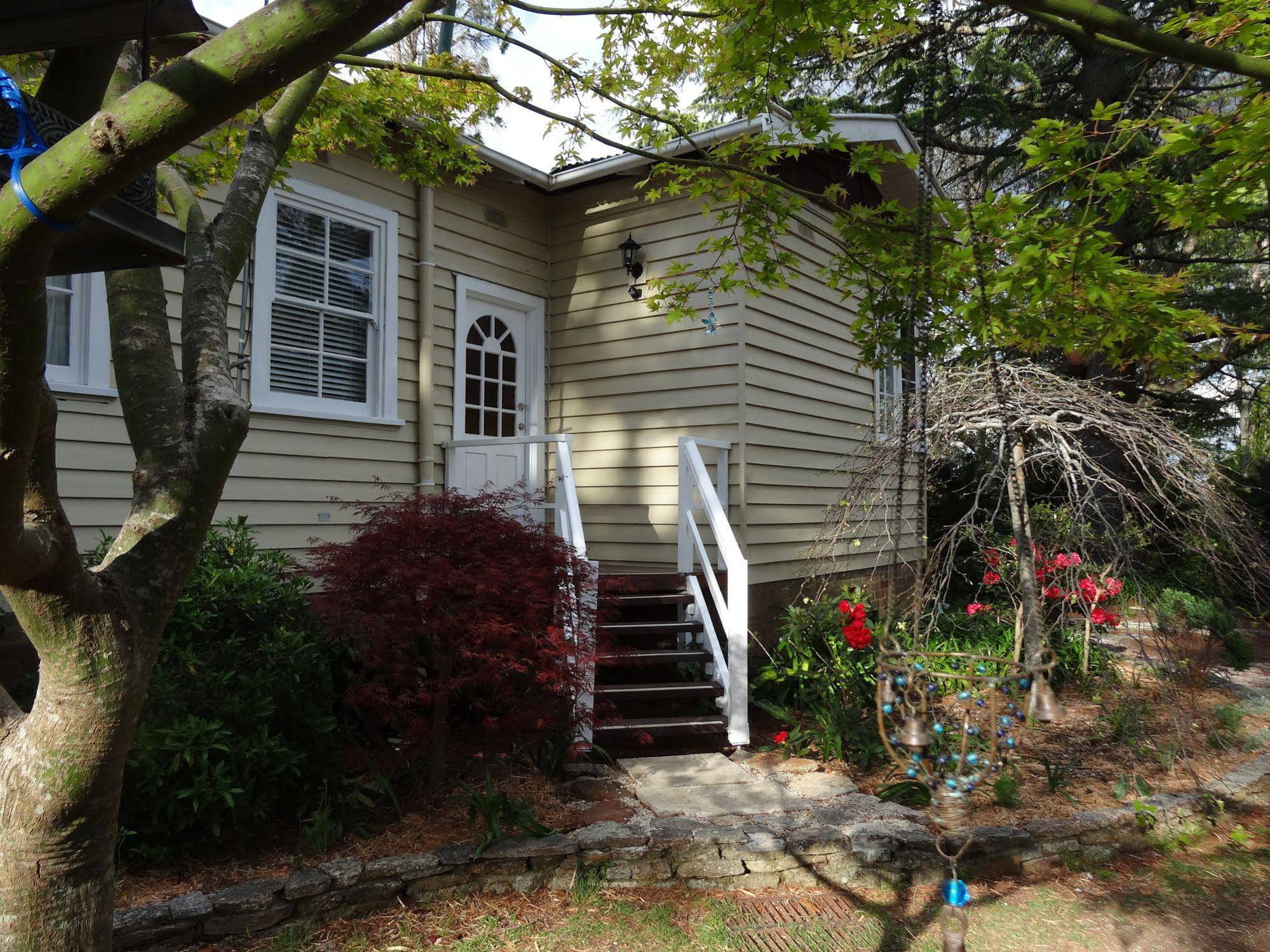 Corner Manor Leura