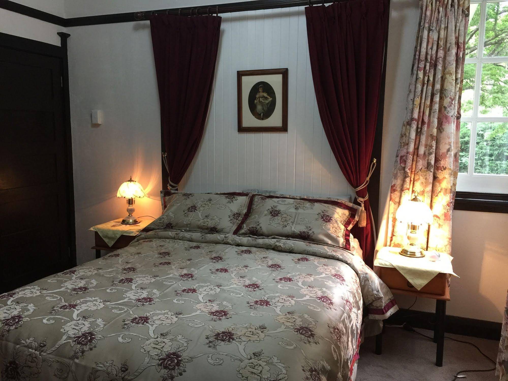 Corner Manor Leura