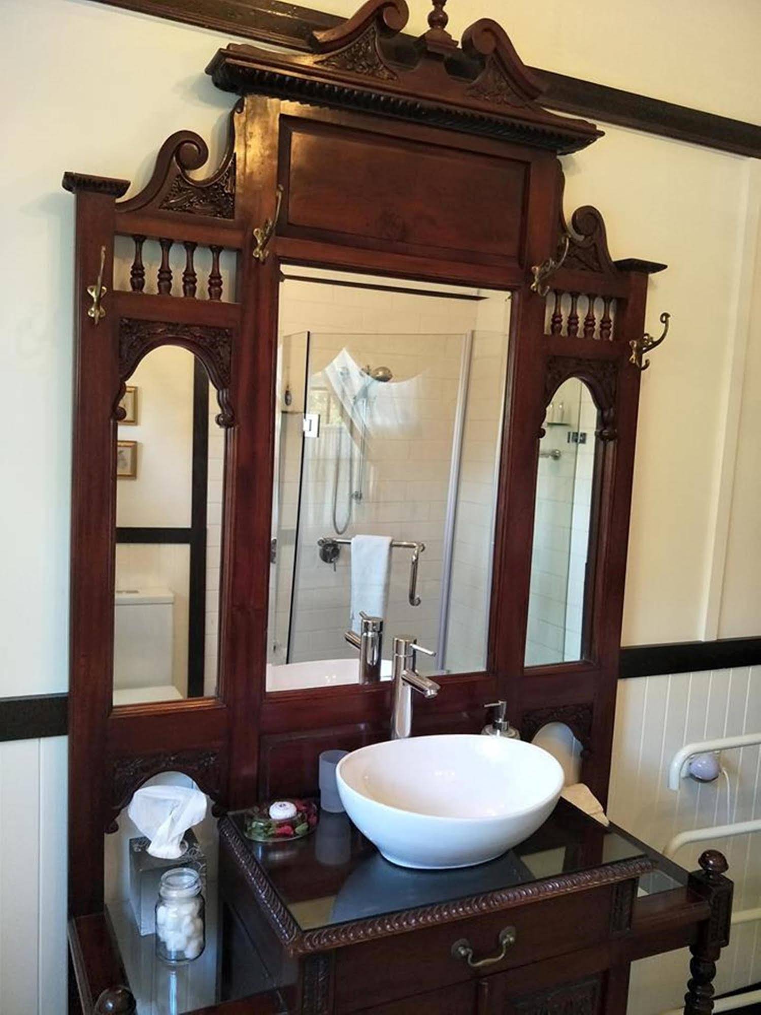 Corner Manor Leura