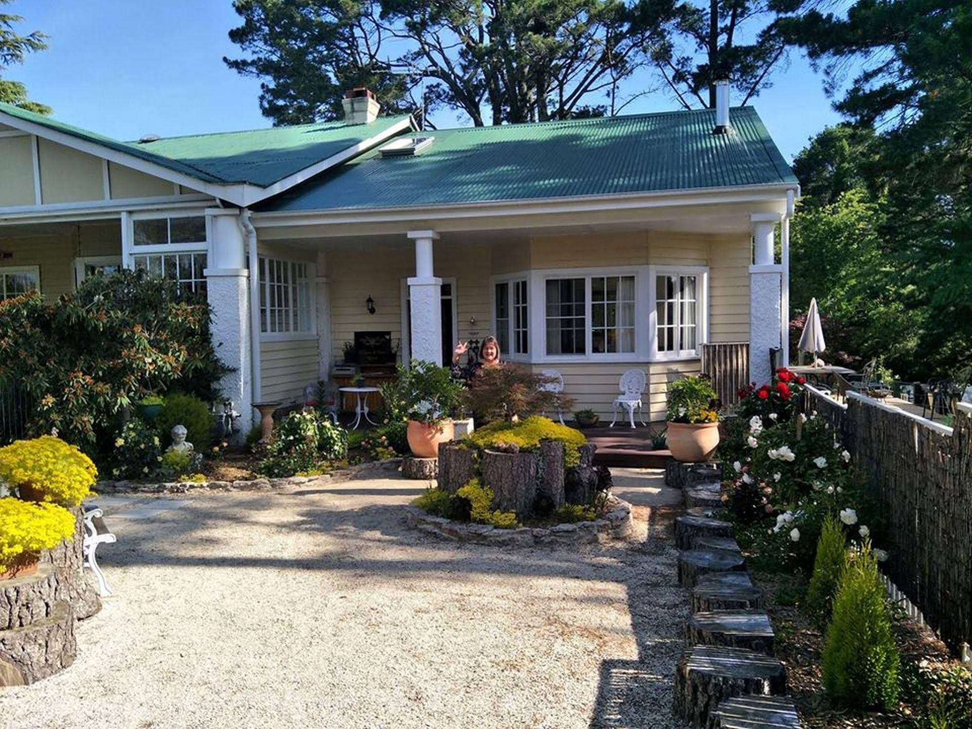Corner Manor Leura