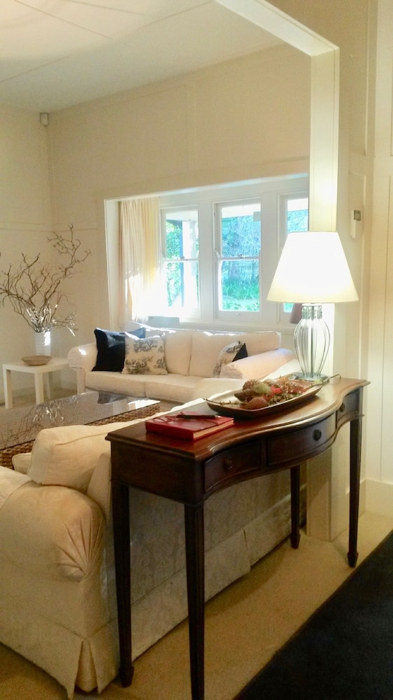 Leura Country Cottage