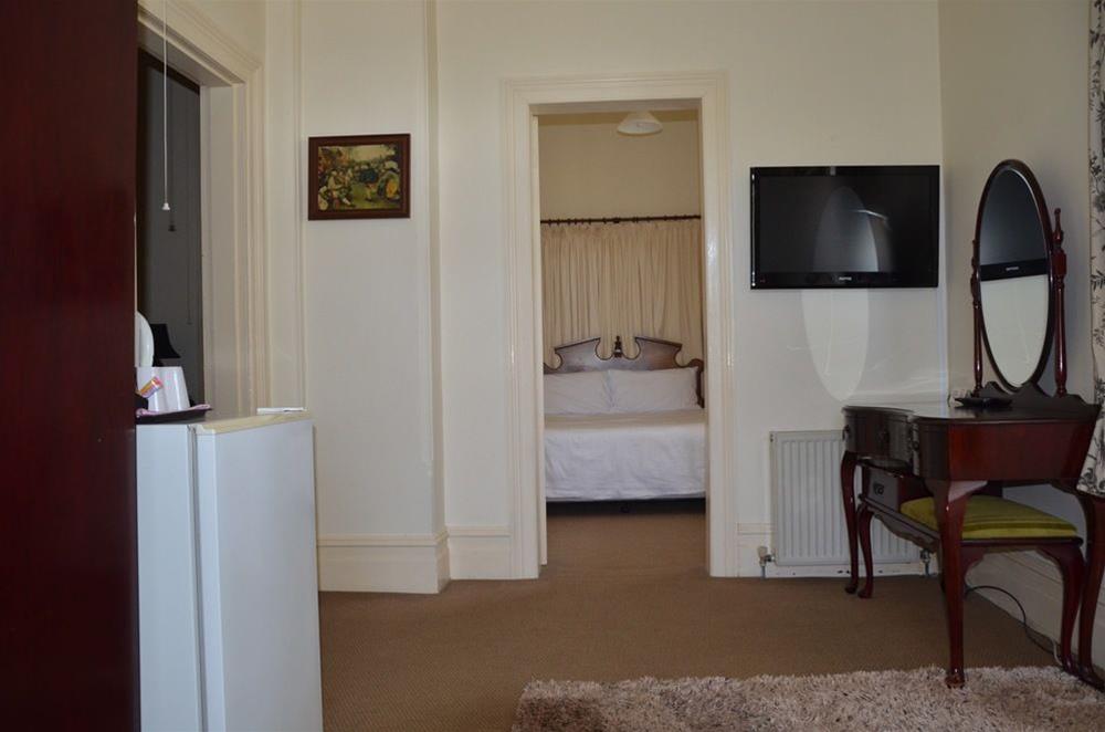 Leura House