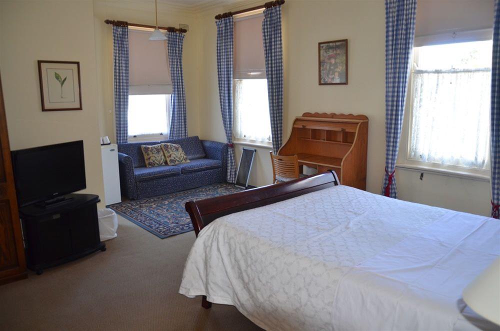 Leura House