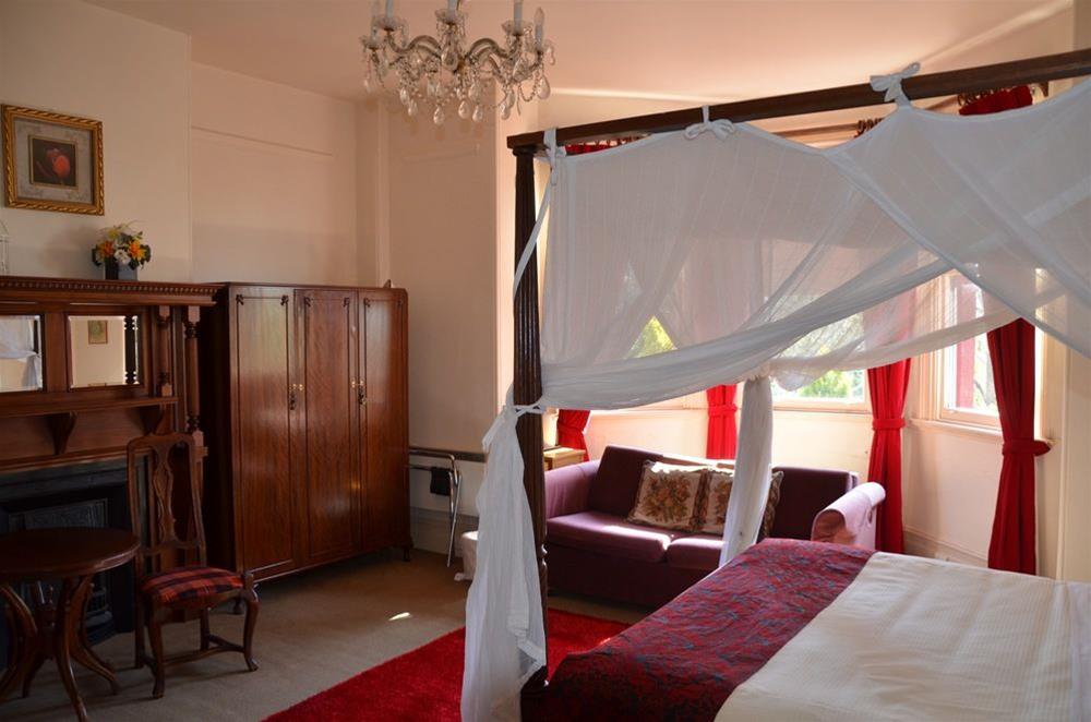 Leura House