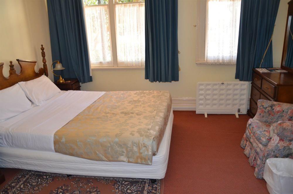 Leura House