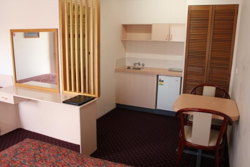 Aza Motel