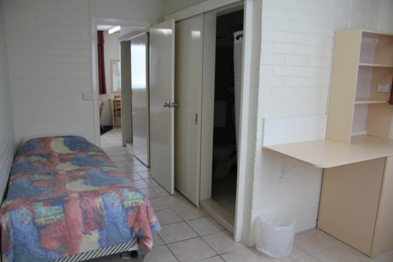 Aza Motel