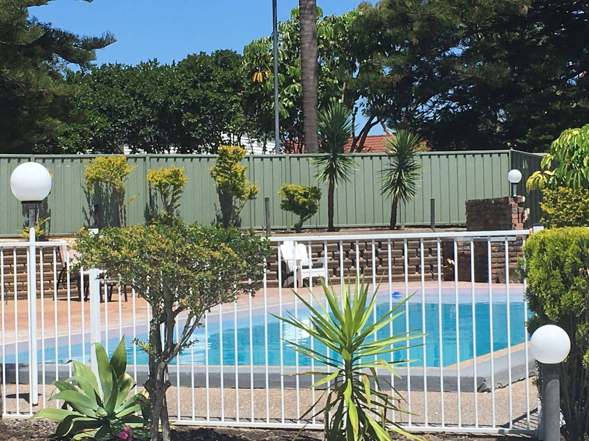 Belmont Palms Motel