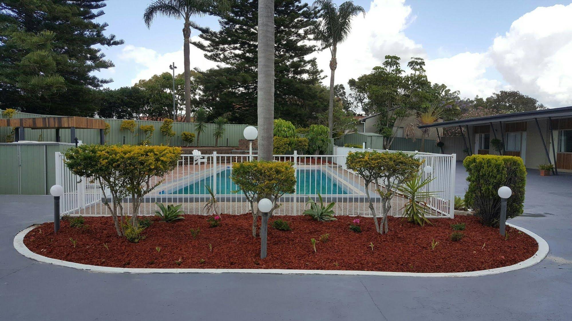 Belmont Palms Motel