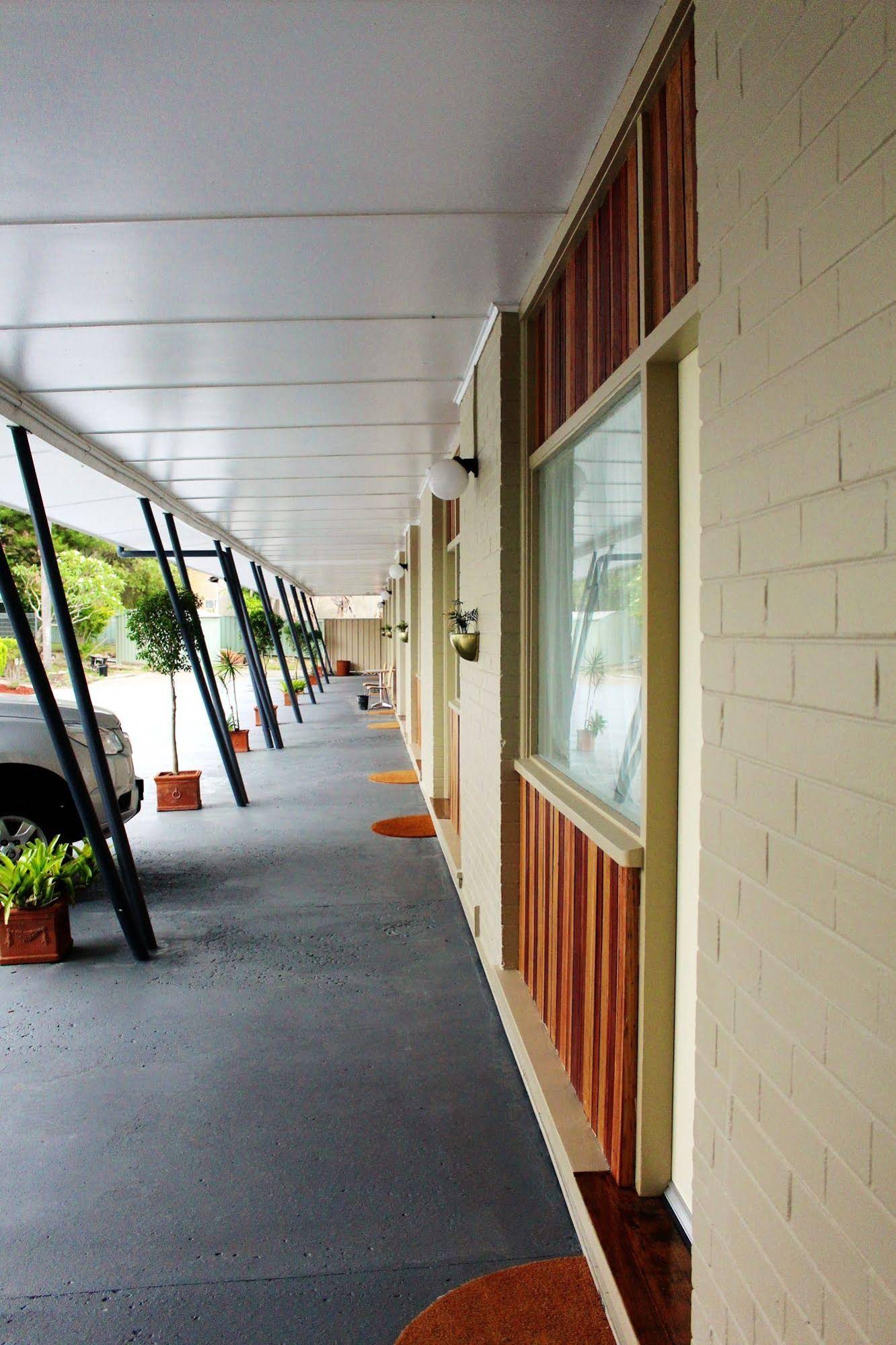 Belmont Palms Motel