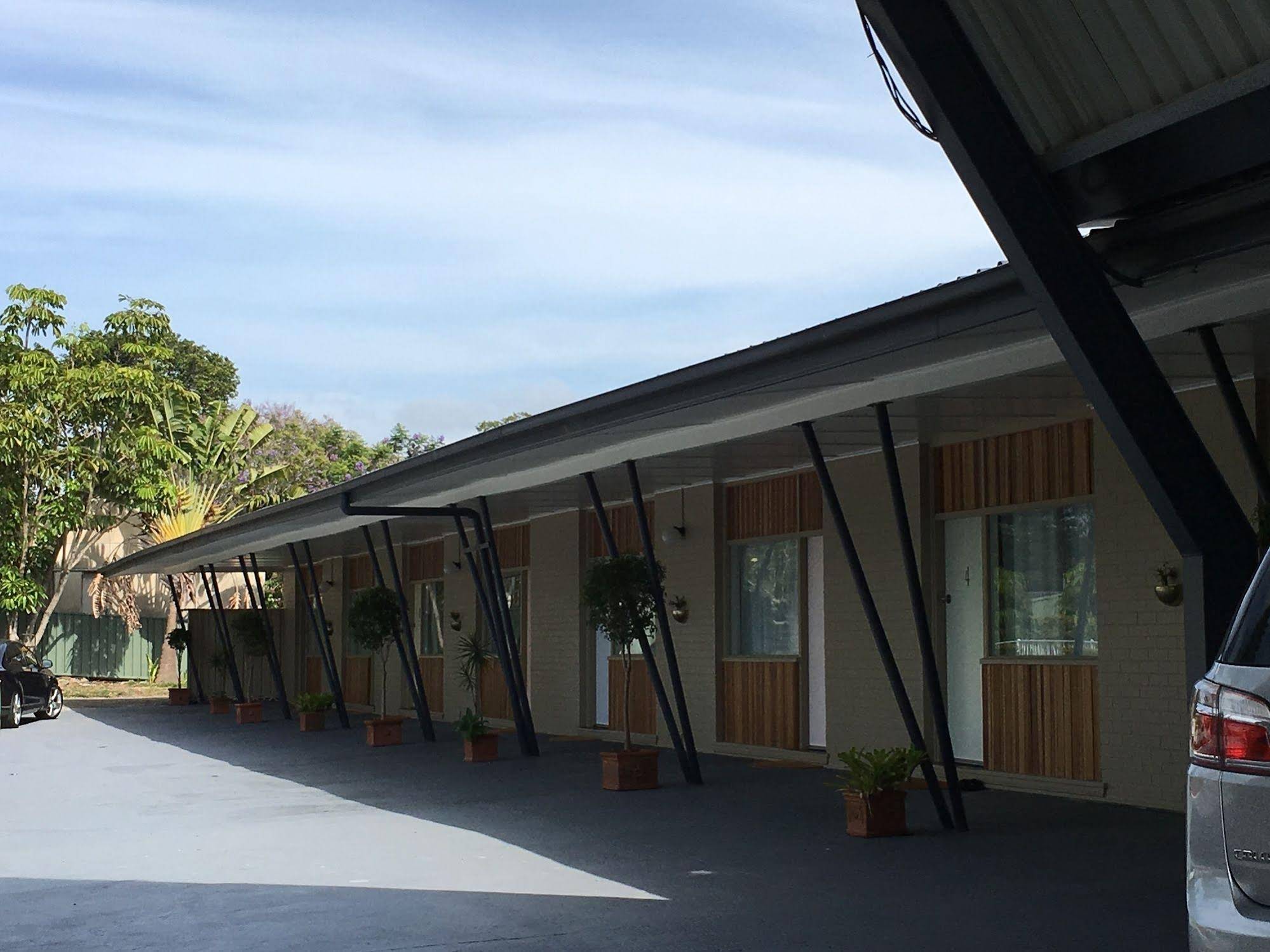 Belmont Palms Motel