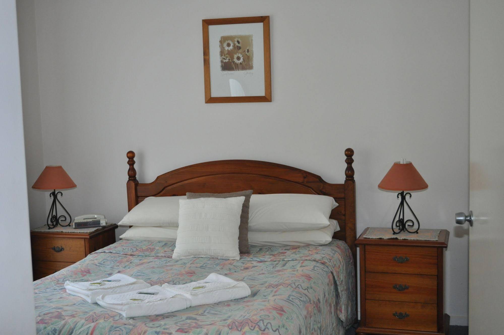 Black Dolphin Motel & Apartments