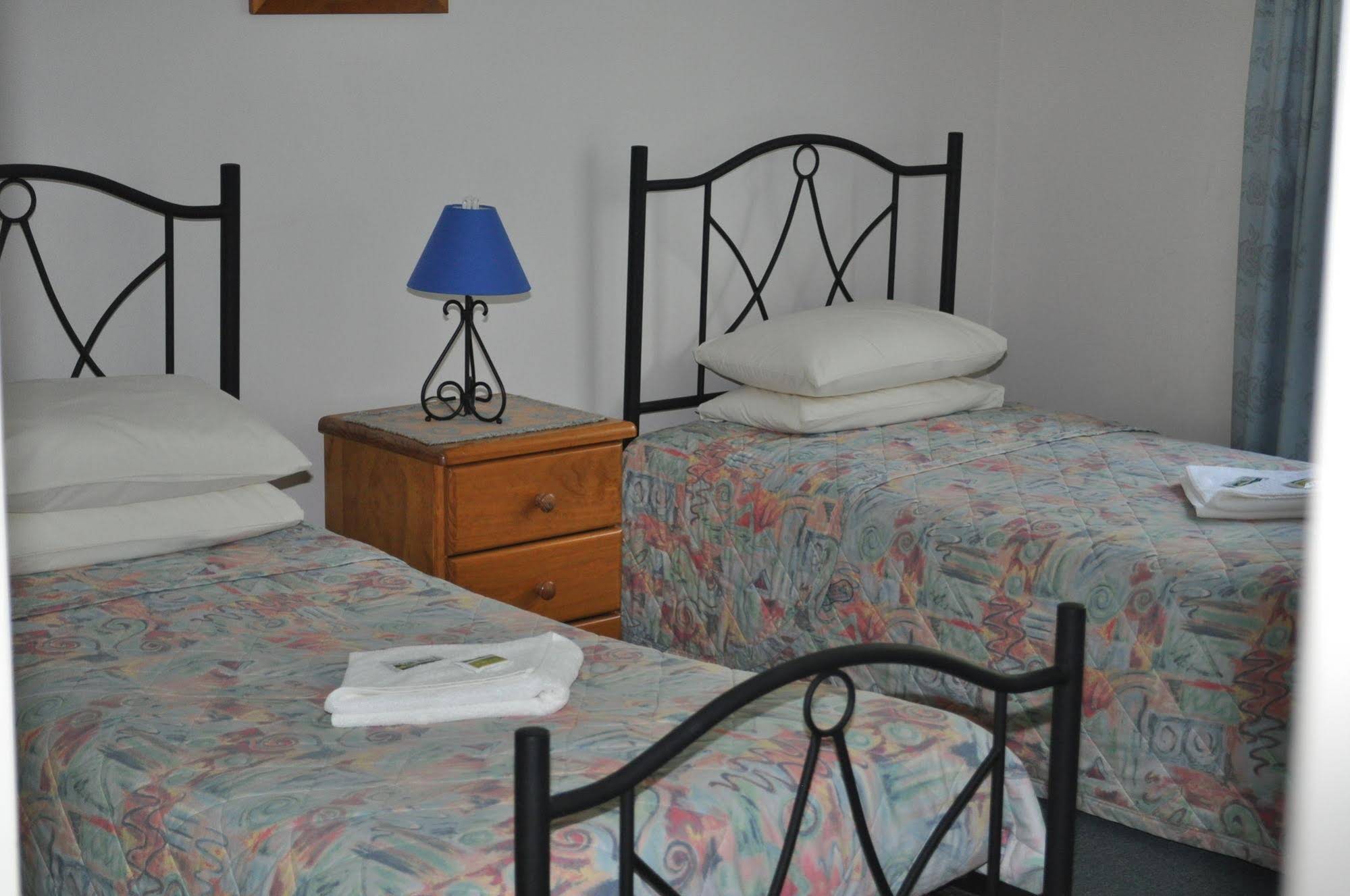 Black Dolphin Motel & Apartments
