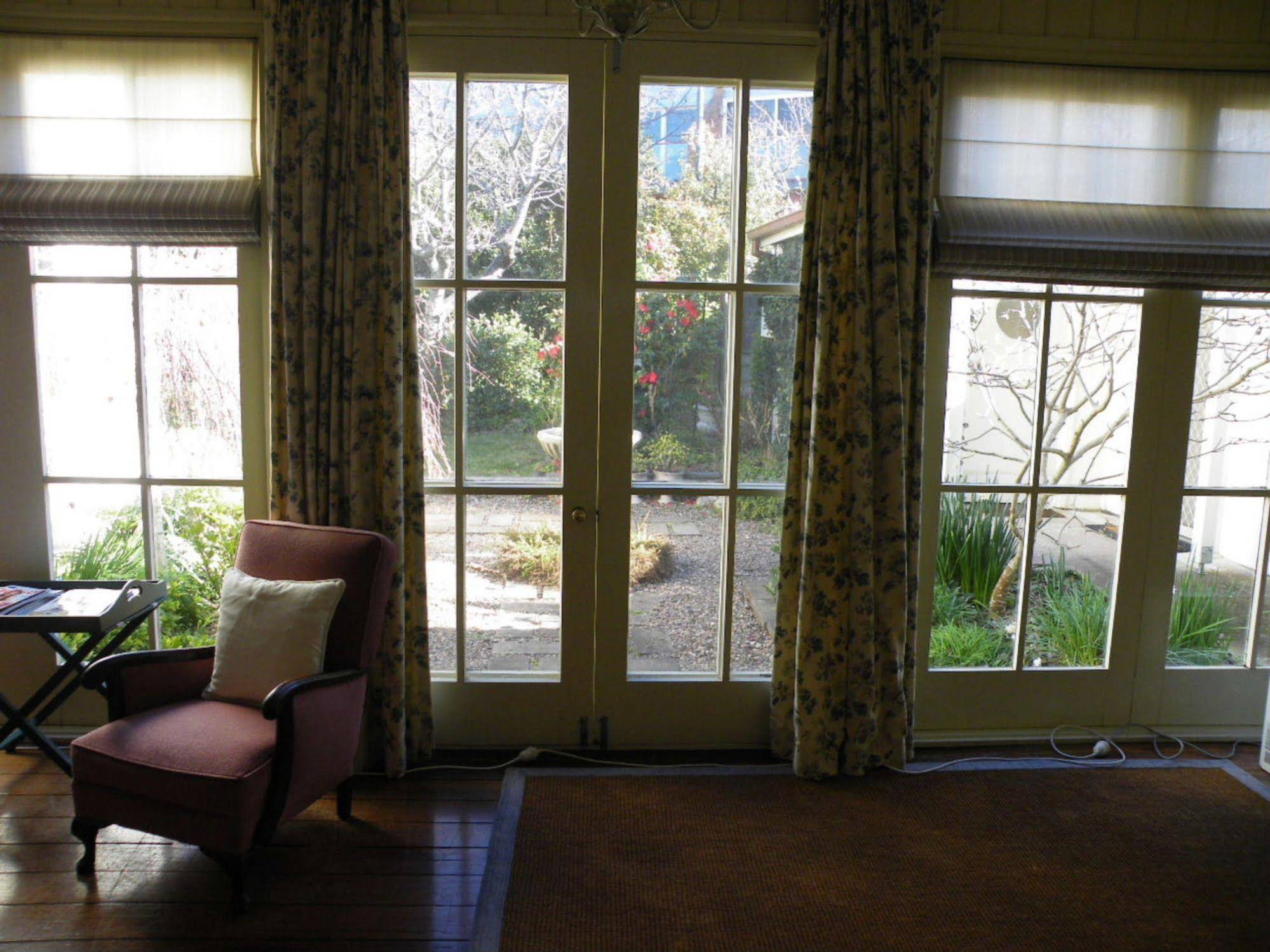 Pacific Heights Holiday Apartments and Munn’s Tower House