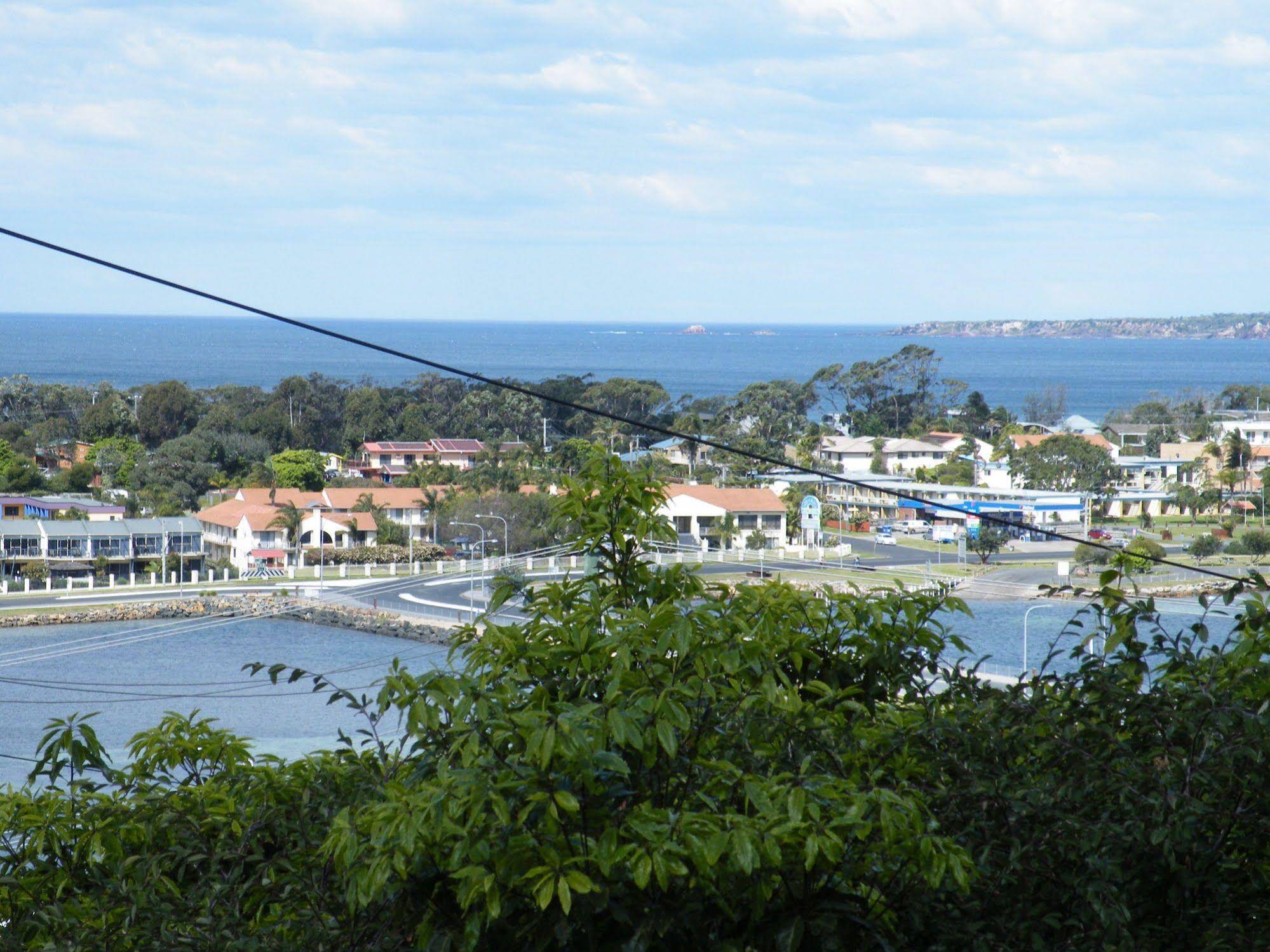 Pacific Heights Holiday Apartments and Munn’s Tower House